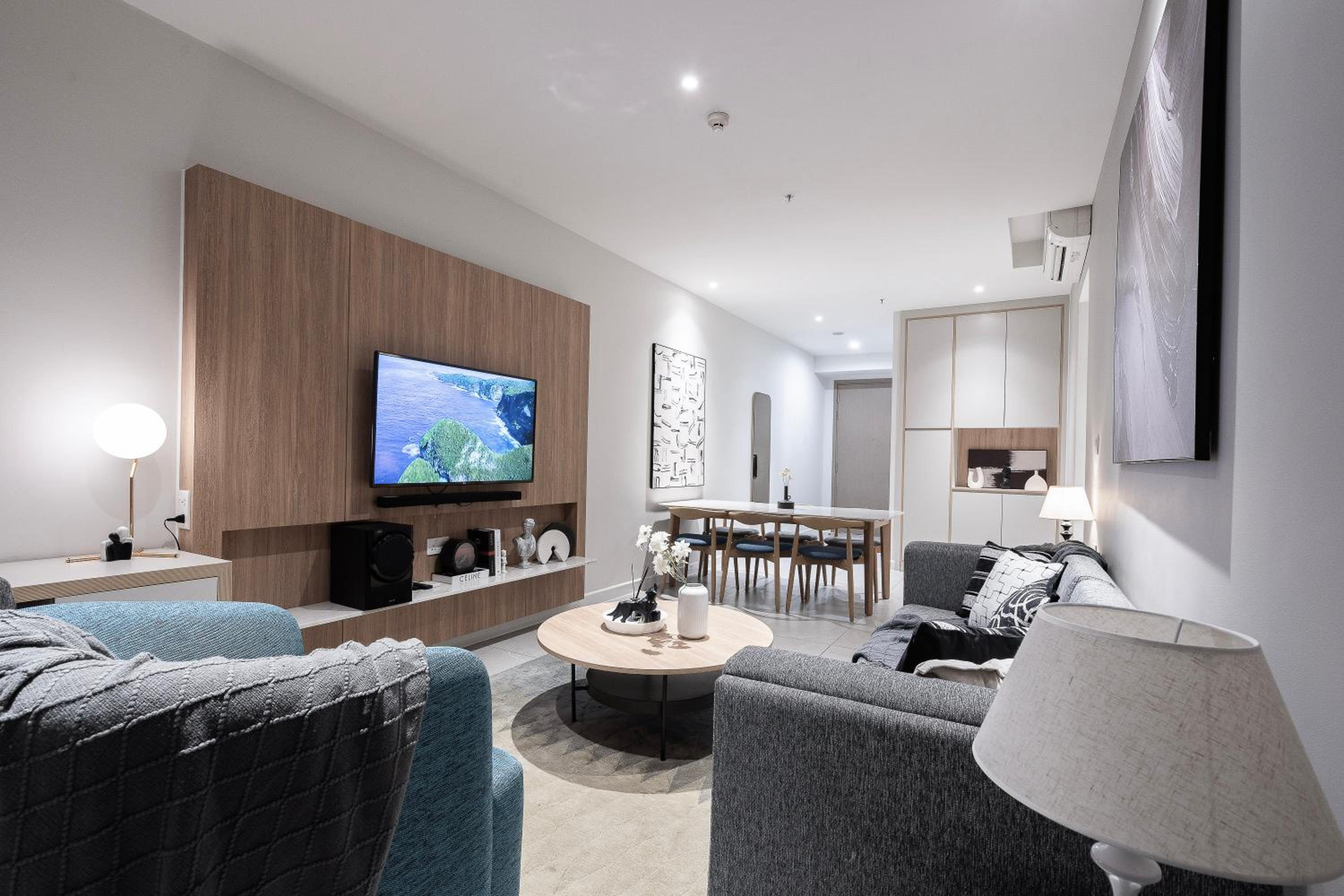Modern District 1 2BR&3BR D1&Zenity apartment OUTDOOR Jacuzzi Pool