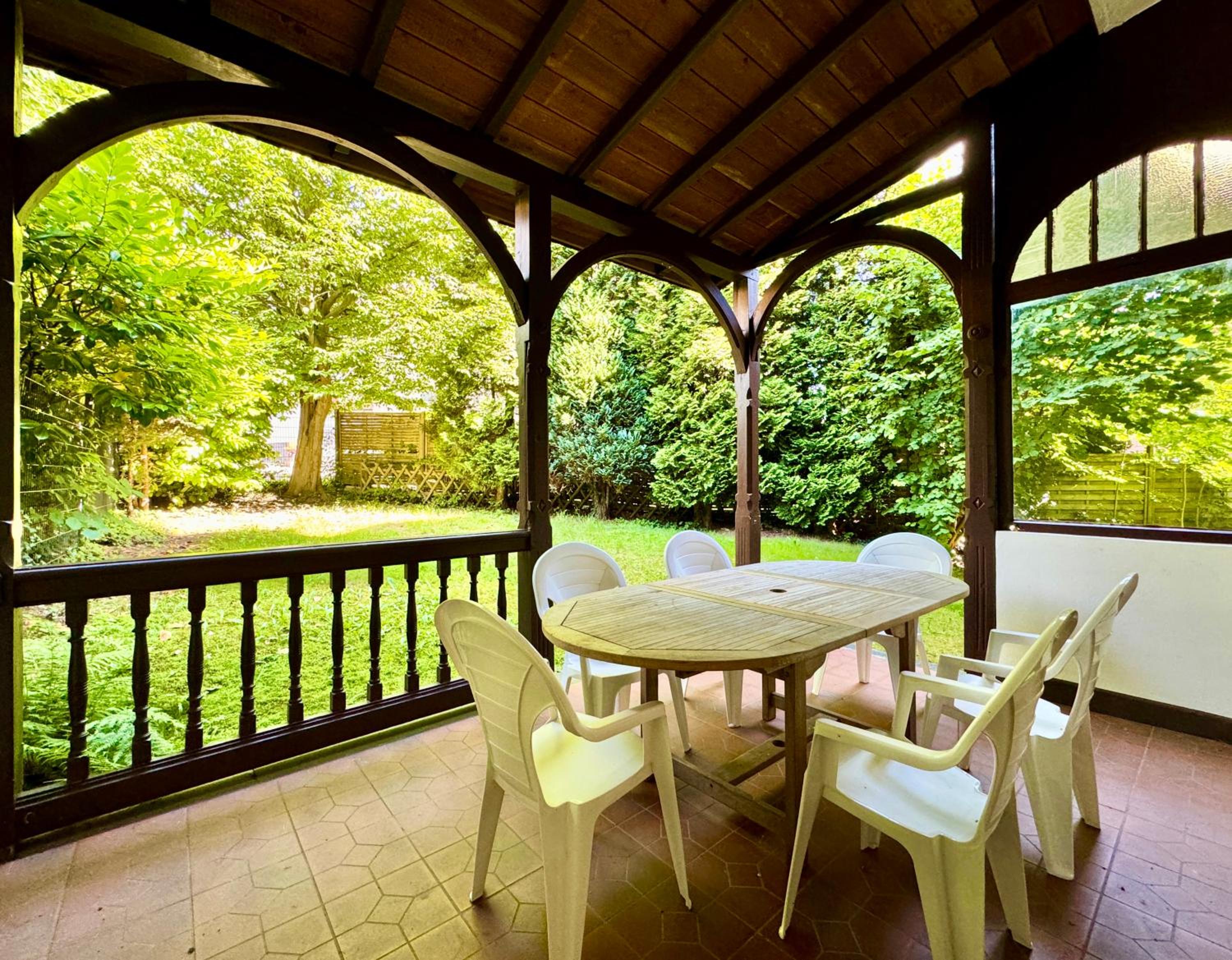 Ferienhaus Villa EMG Velbert nah Düsseldorf Essen Dortmund, Familien Gruppen bis 27 Personen, 3 Küchen, Kaminofen, Terrasse