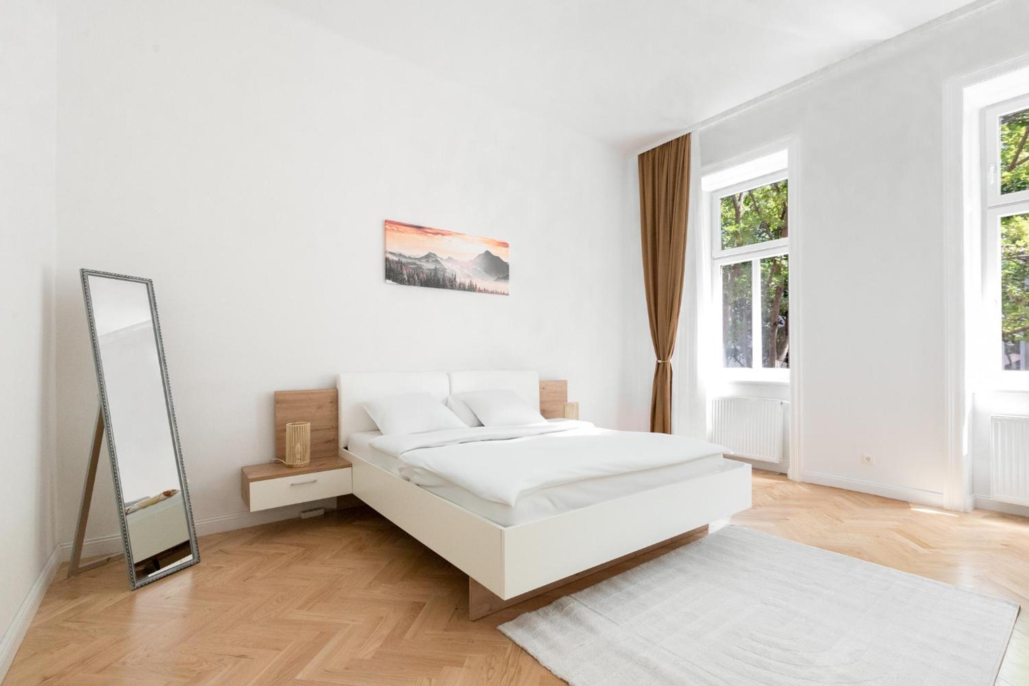Designer Altbau Apartment, Metro 2 min, Central Vienna