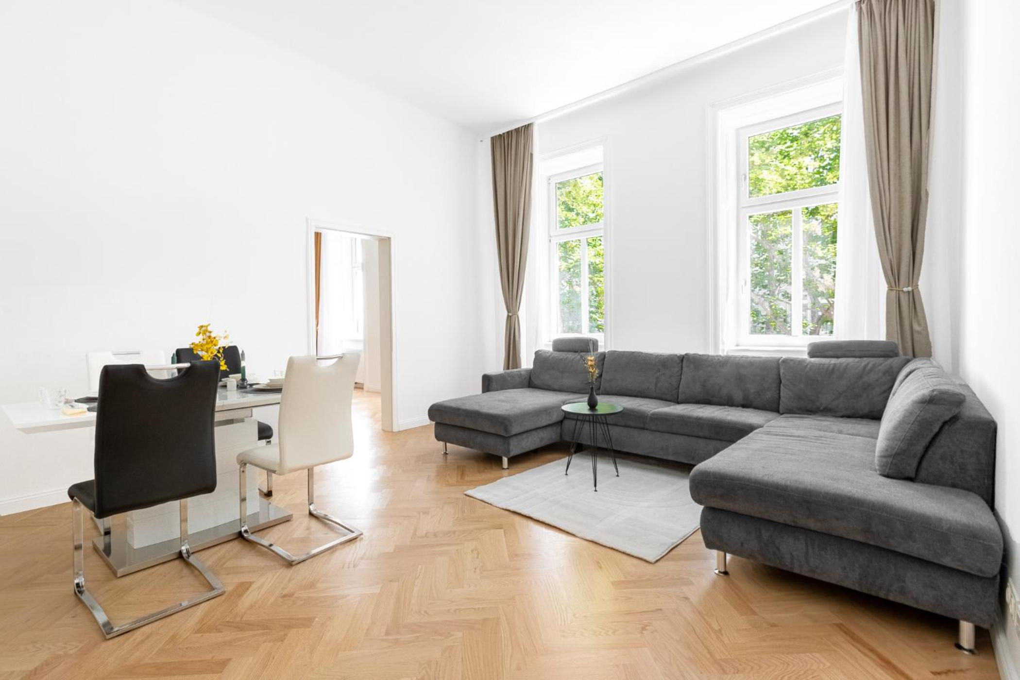 Designer Altbau Apartment, Metro 2 min, Central Vienna