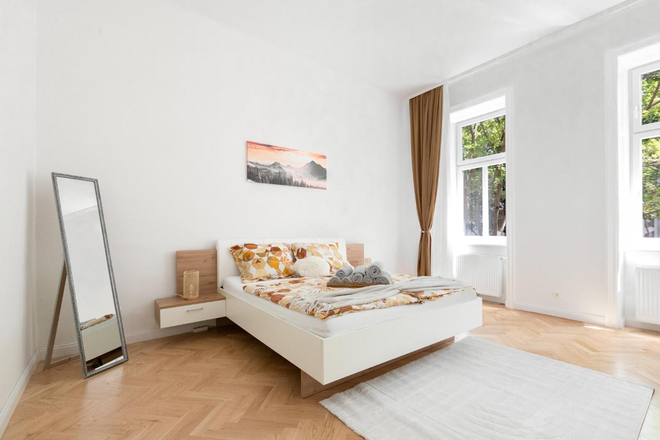 Designer Altbau Apartment, Metro 2 min, Central Vienna