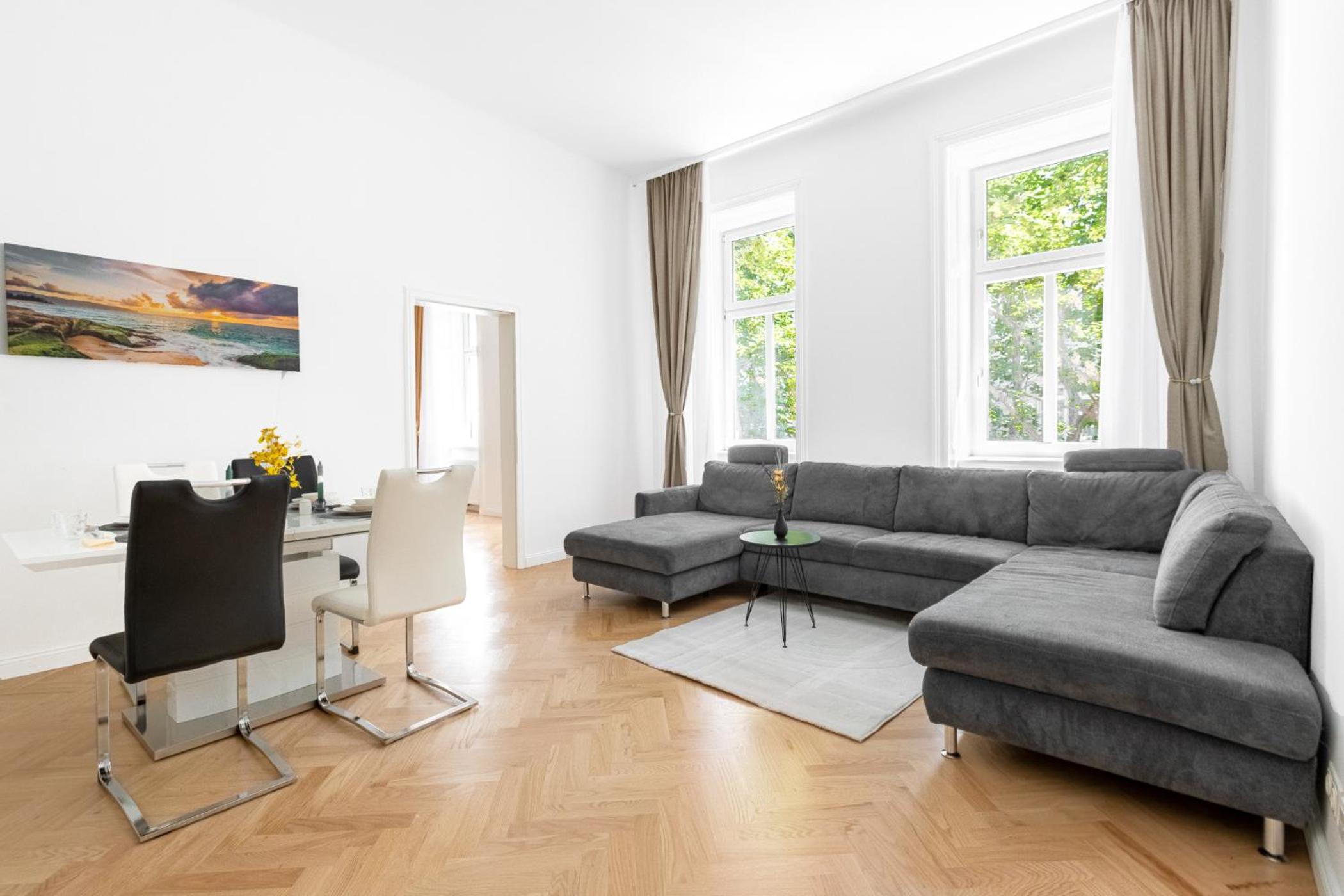 Designer Altbau Apartment, Metro 2 min, Central Vienna