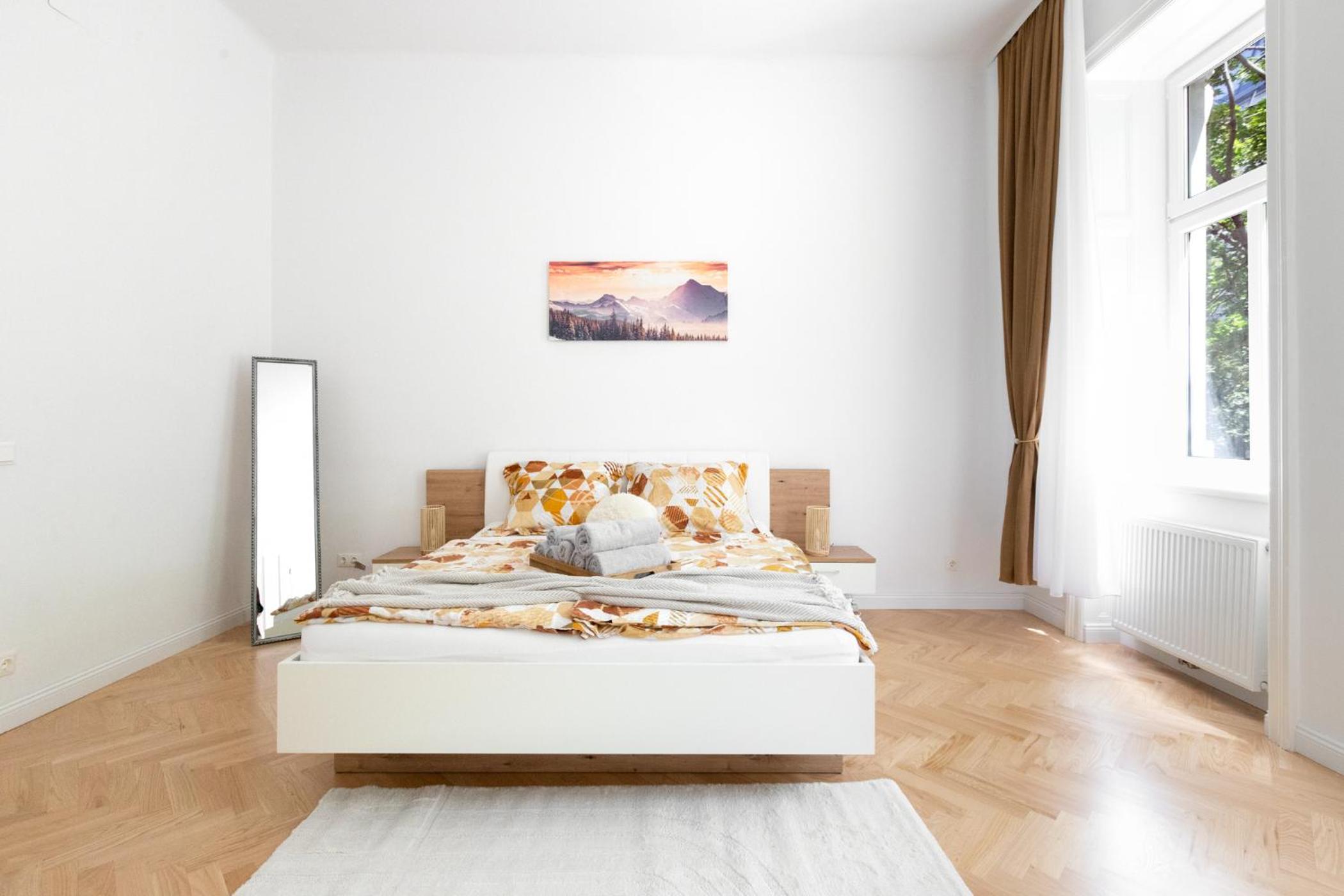 Designer Altbau Apartment, Metro 2 min, Central Vienna