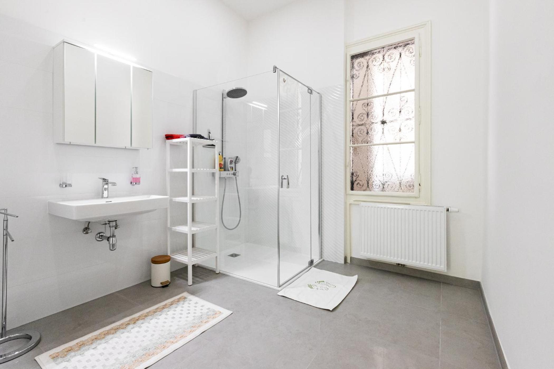 Designer Altbau Apartment, Metro 2 min, Central Vienna