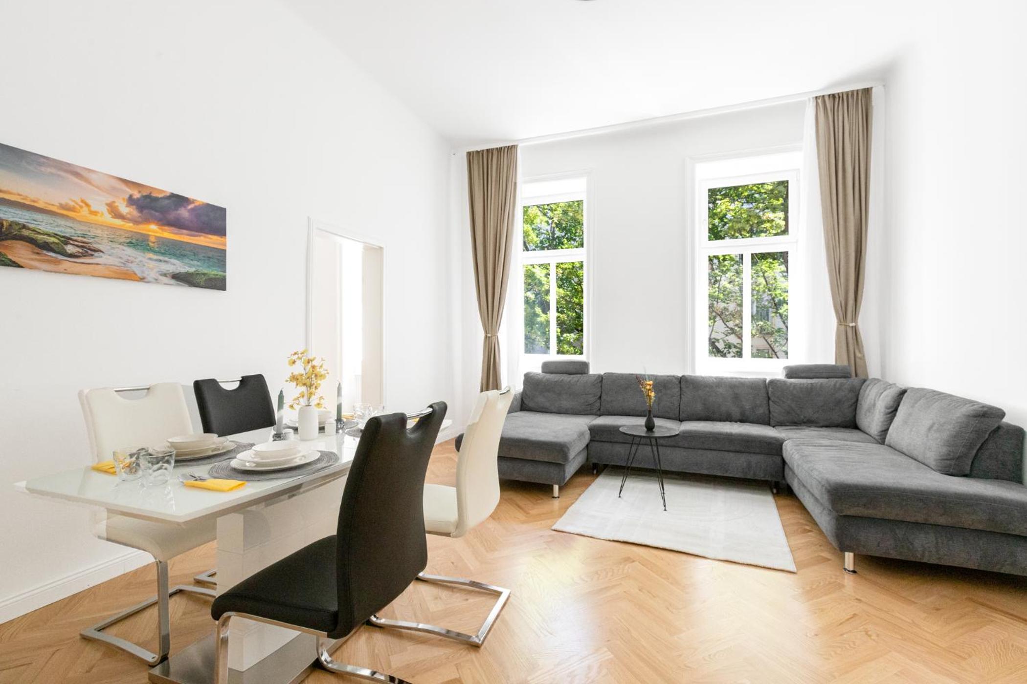 Designer Altbau Apartment, Metro 2 min, Central Vienna