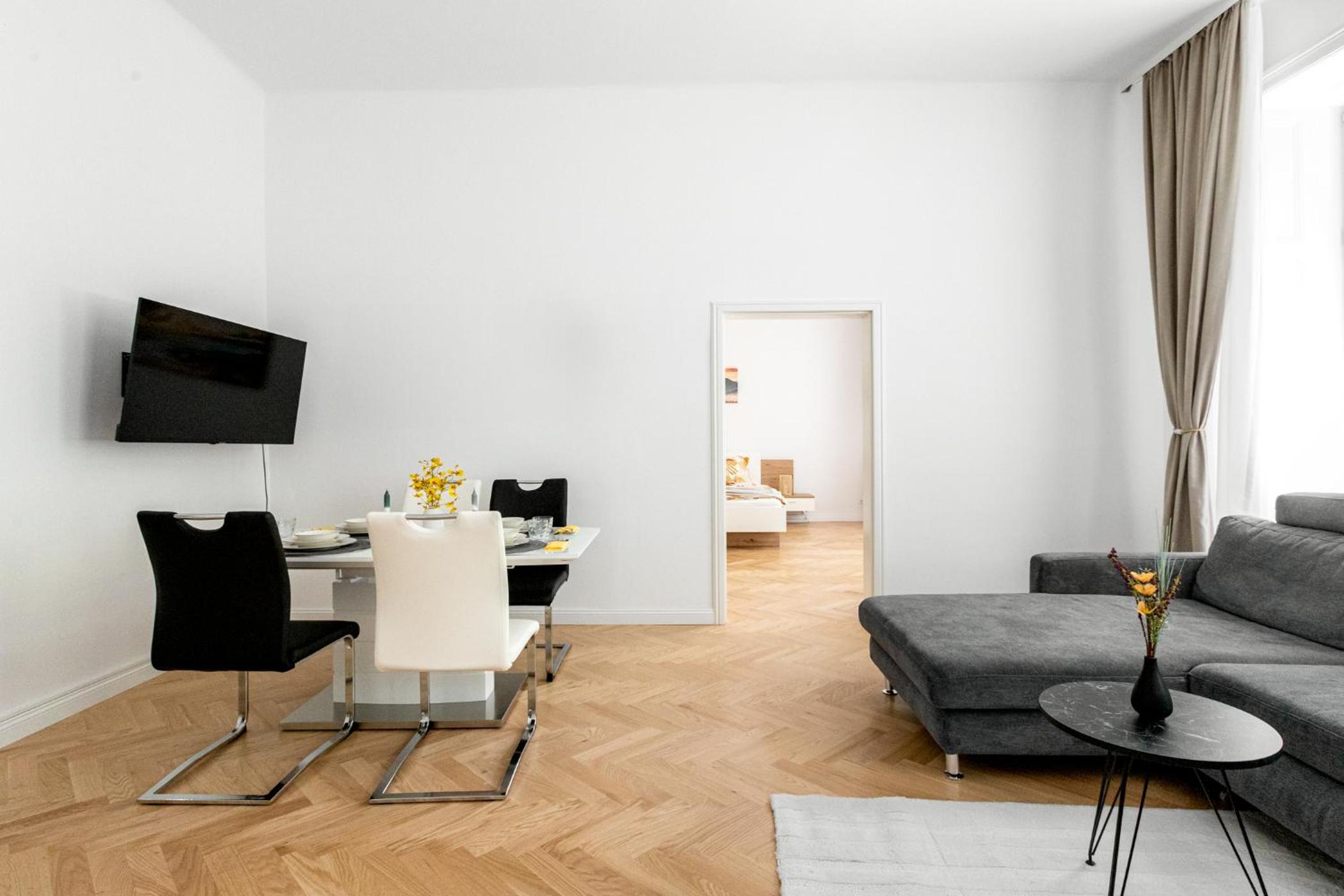 Designer Altbau Apartment, Metro 2 min, Central Vienna