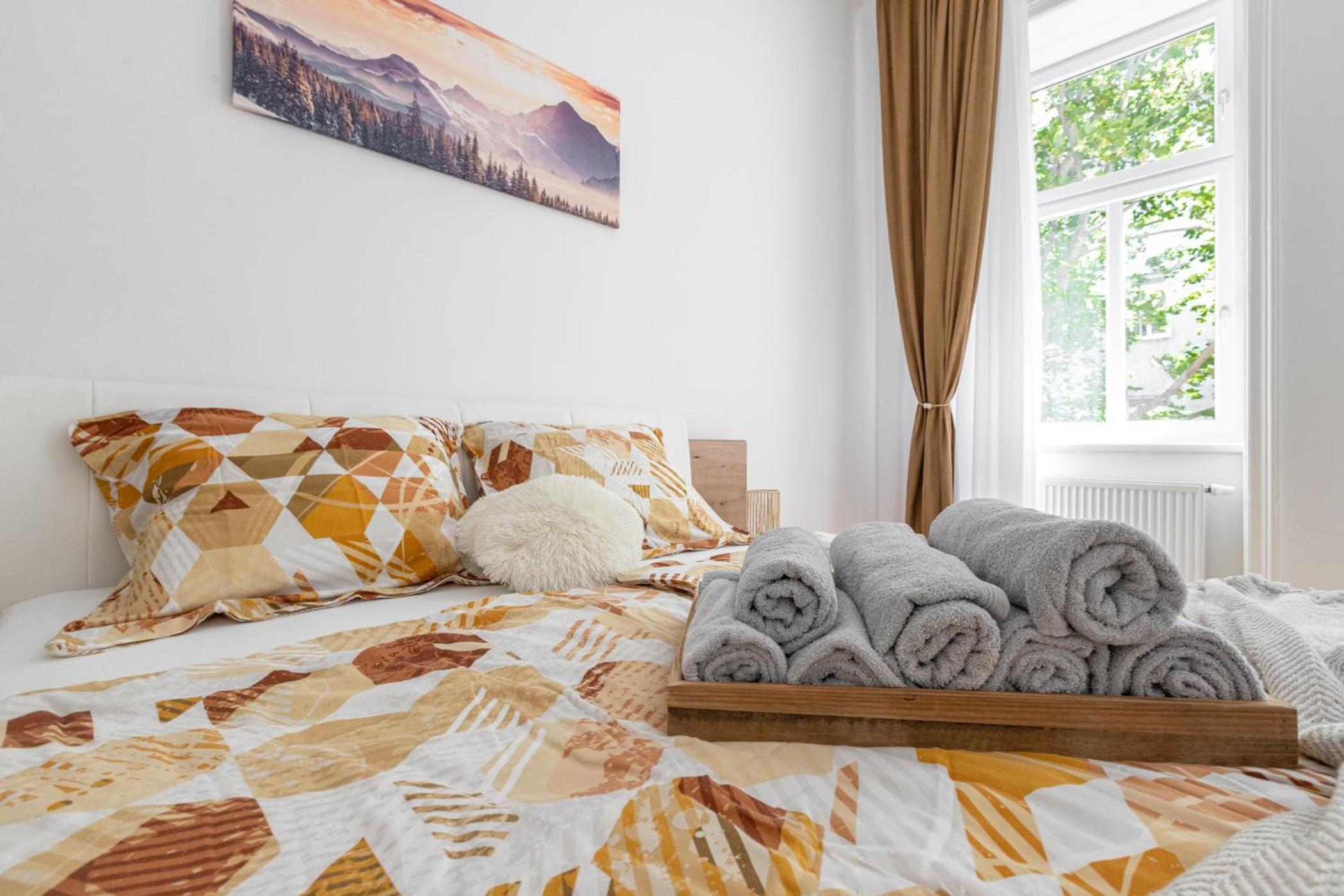 Designer Altbau Apartment, Metro 2 min, Central Vienna
