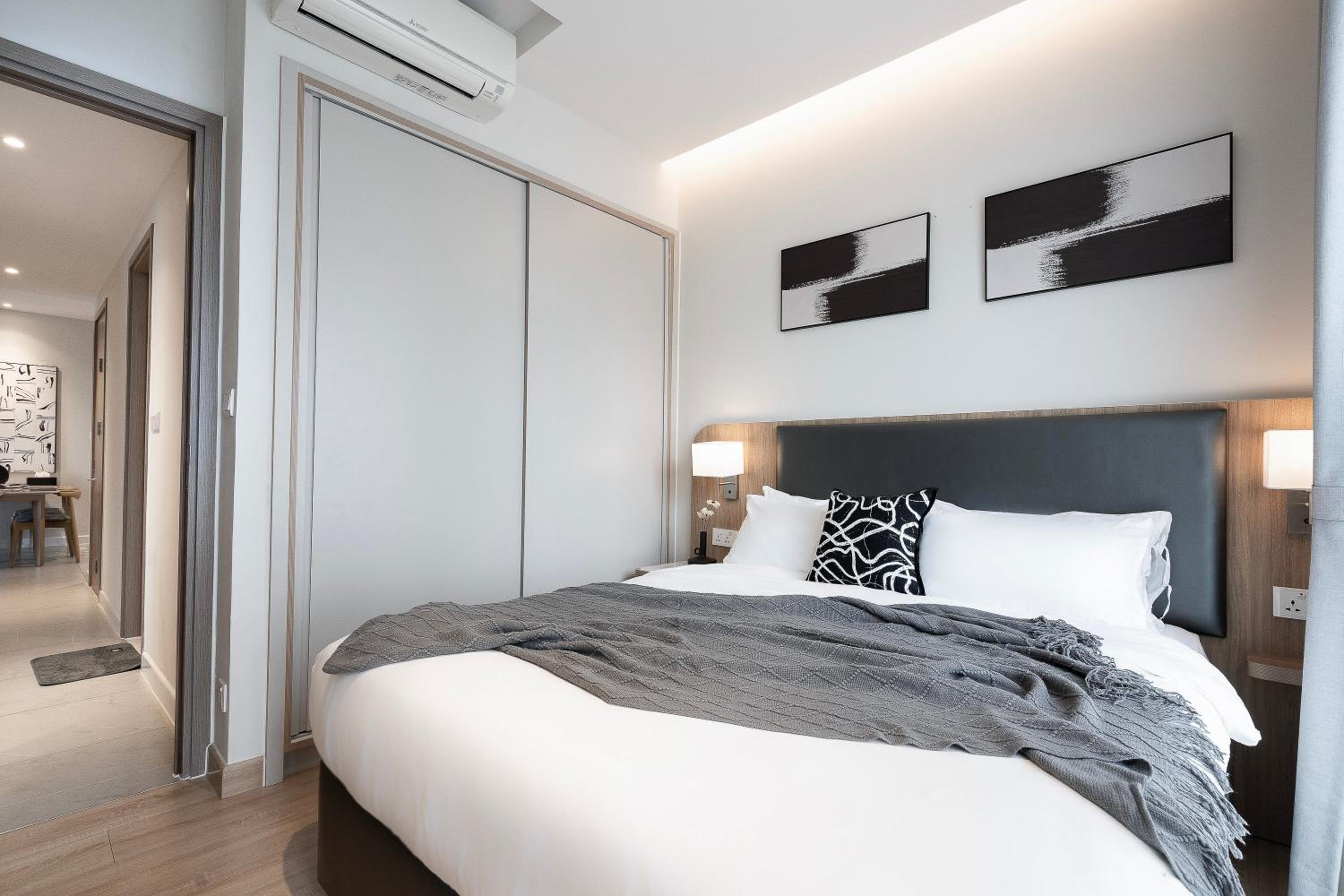 Modern District 1 2BR&3BR D1&Zenity apartment OUTDOOR Jacuzzi Pool