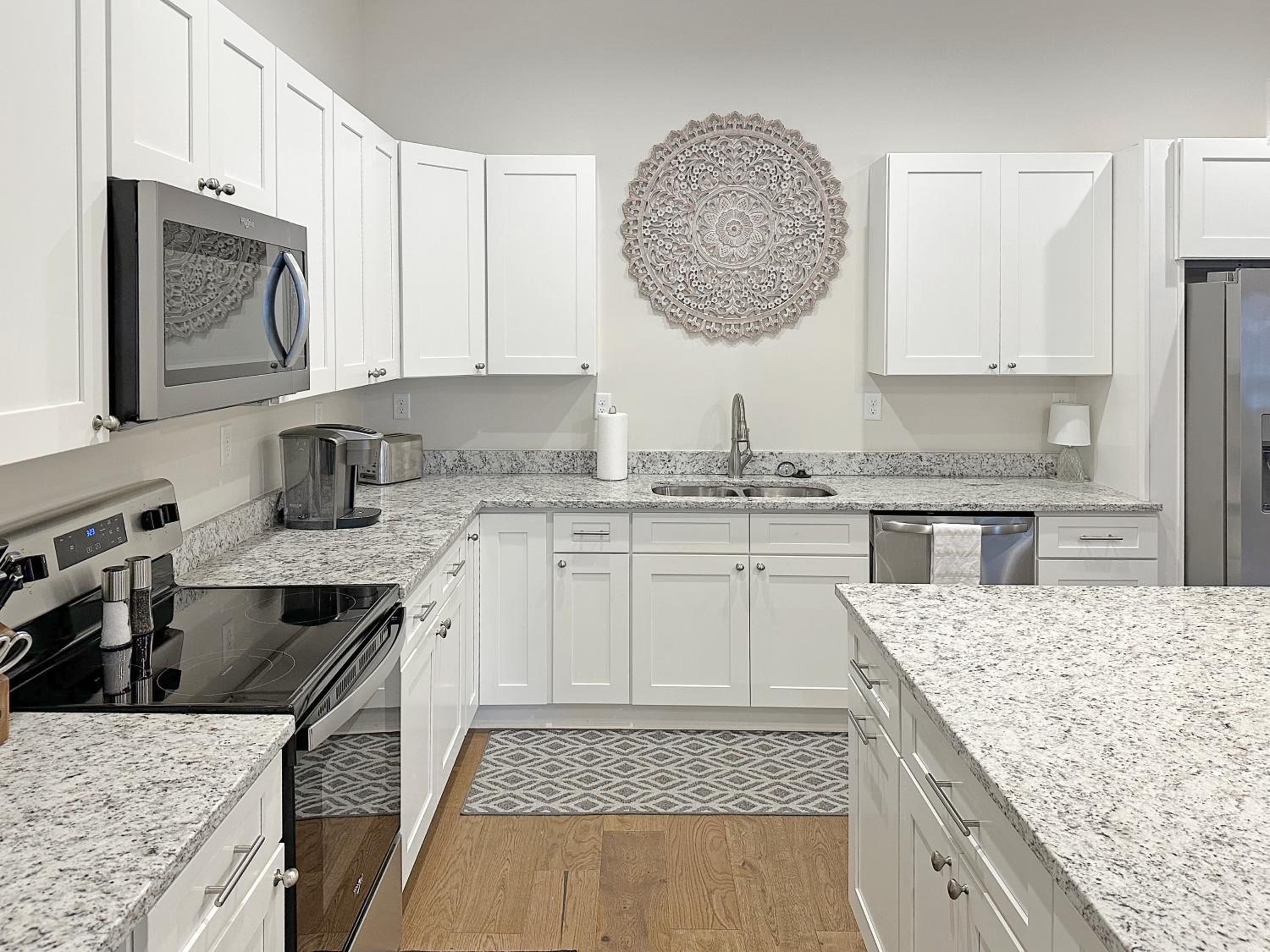 Historic Freshly Renovated 8-Bedroom Townhomes - Downtown Loudon