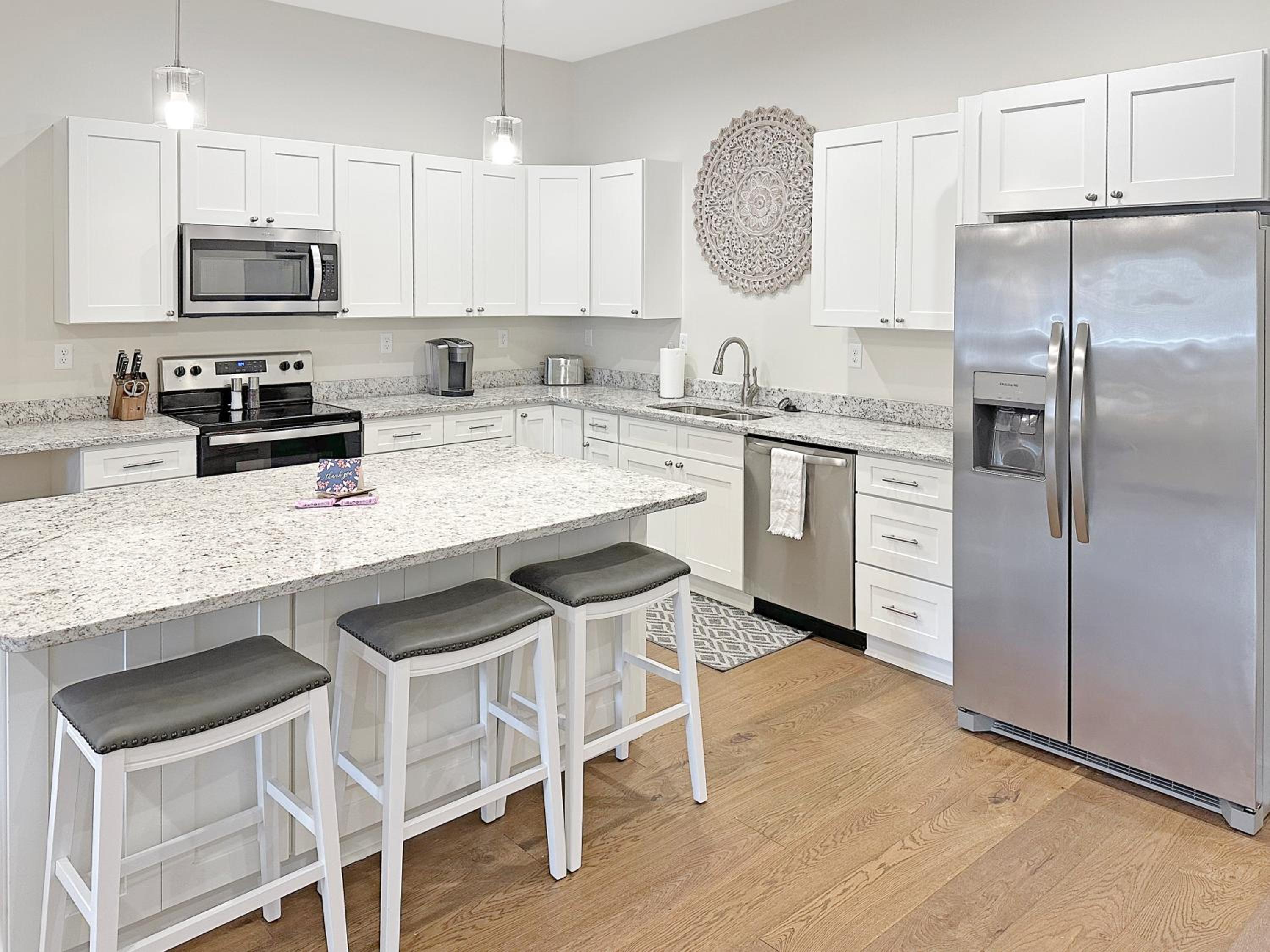 Historic Freshly Renovated 8-Bedroom Townhomes - Downtown Loudon