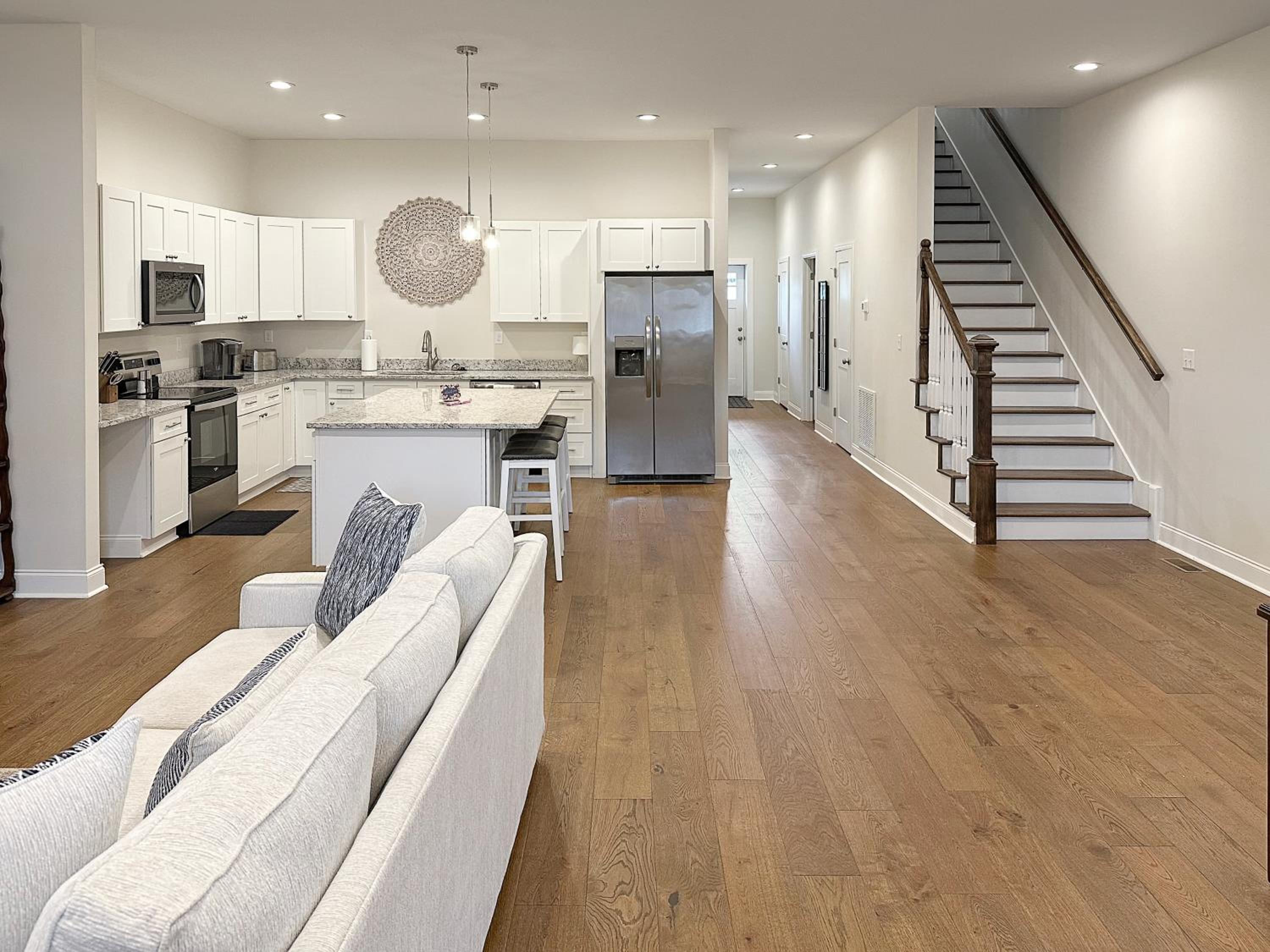 Historic Freshly Renovated 8-Bedroom Townhomes - Downtown Loudon