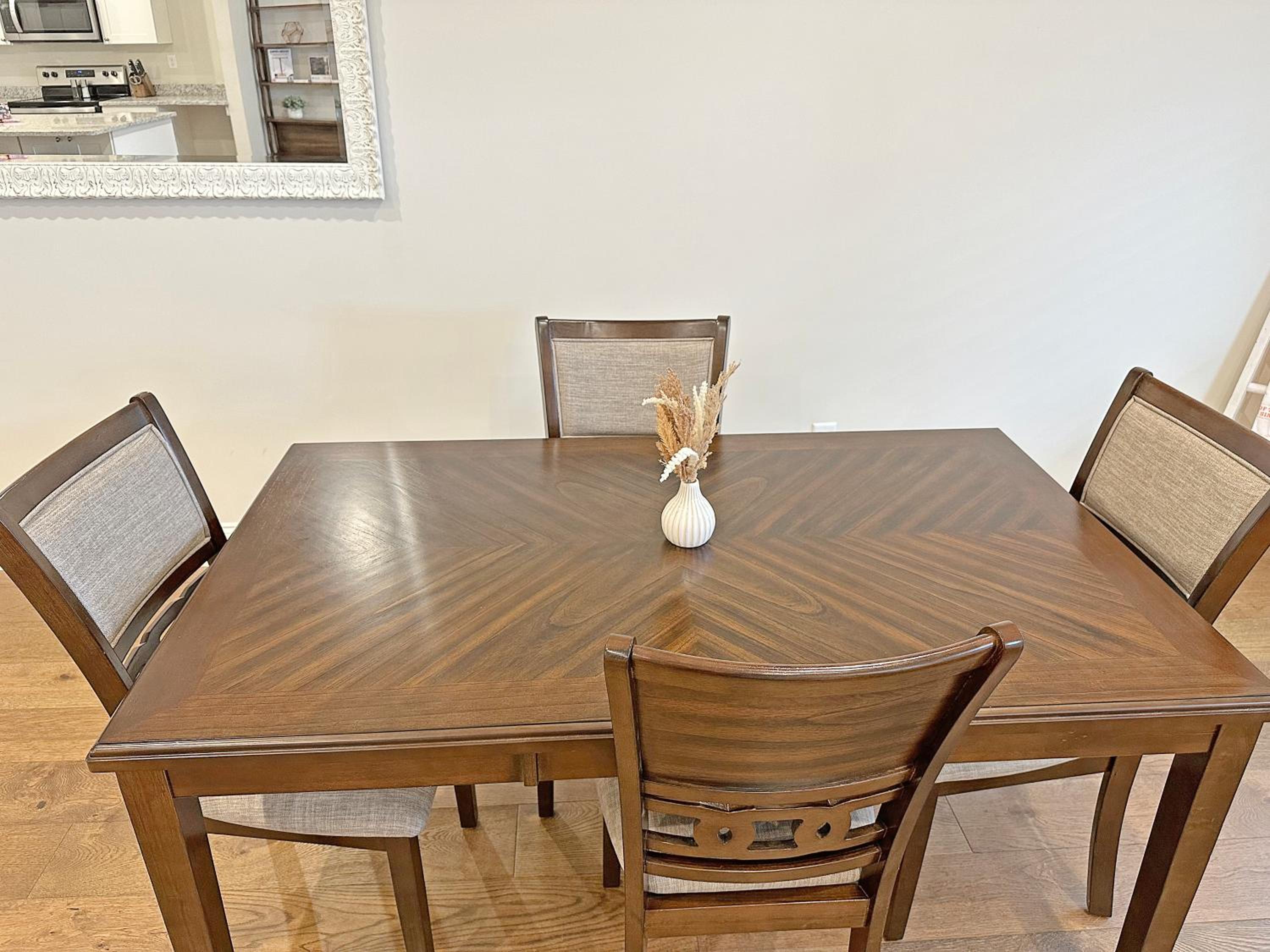 Historic Freshly Renovated 8-Bedroom Townhomes - Downtown Loudon
