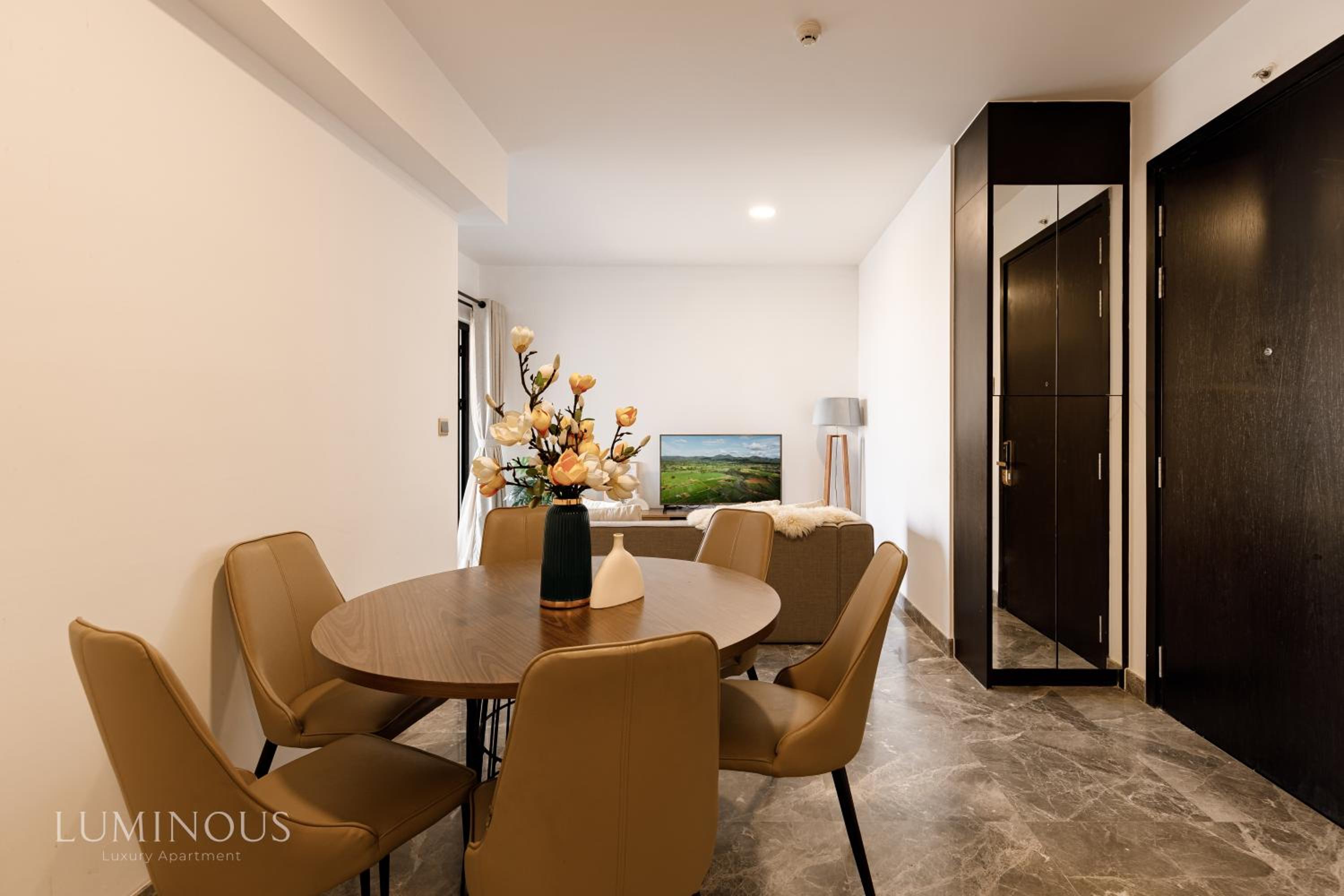 Modern District 1 2BR&3BR D1&Zenity apartment OUTDOOR Jacuzzi Pool