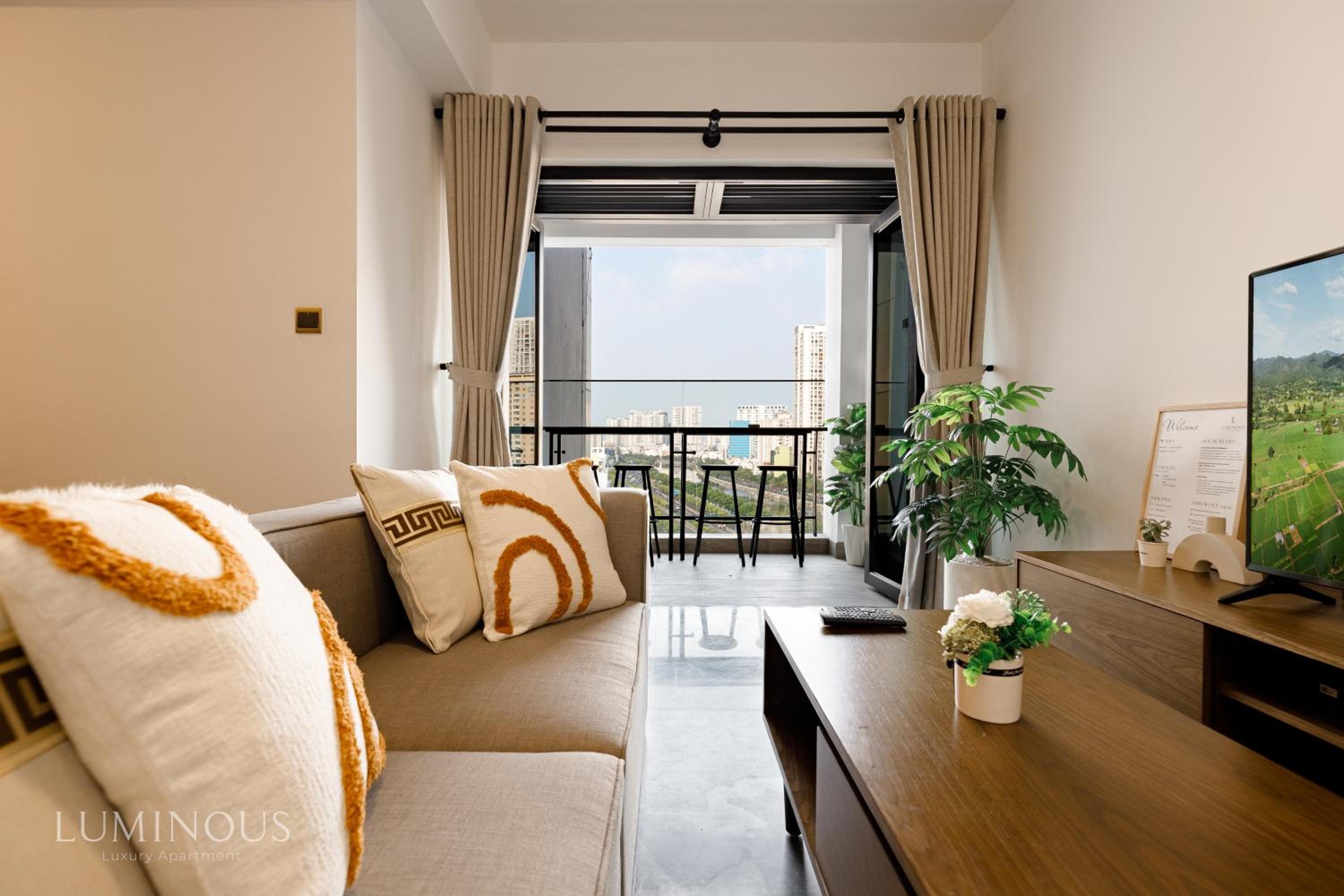 Modern District 1 2BR&3BR D1&Zenity apartment OUTDOOR Jacuzzi Pool