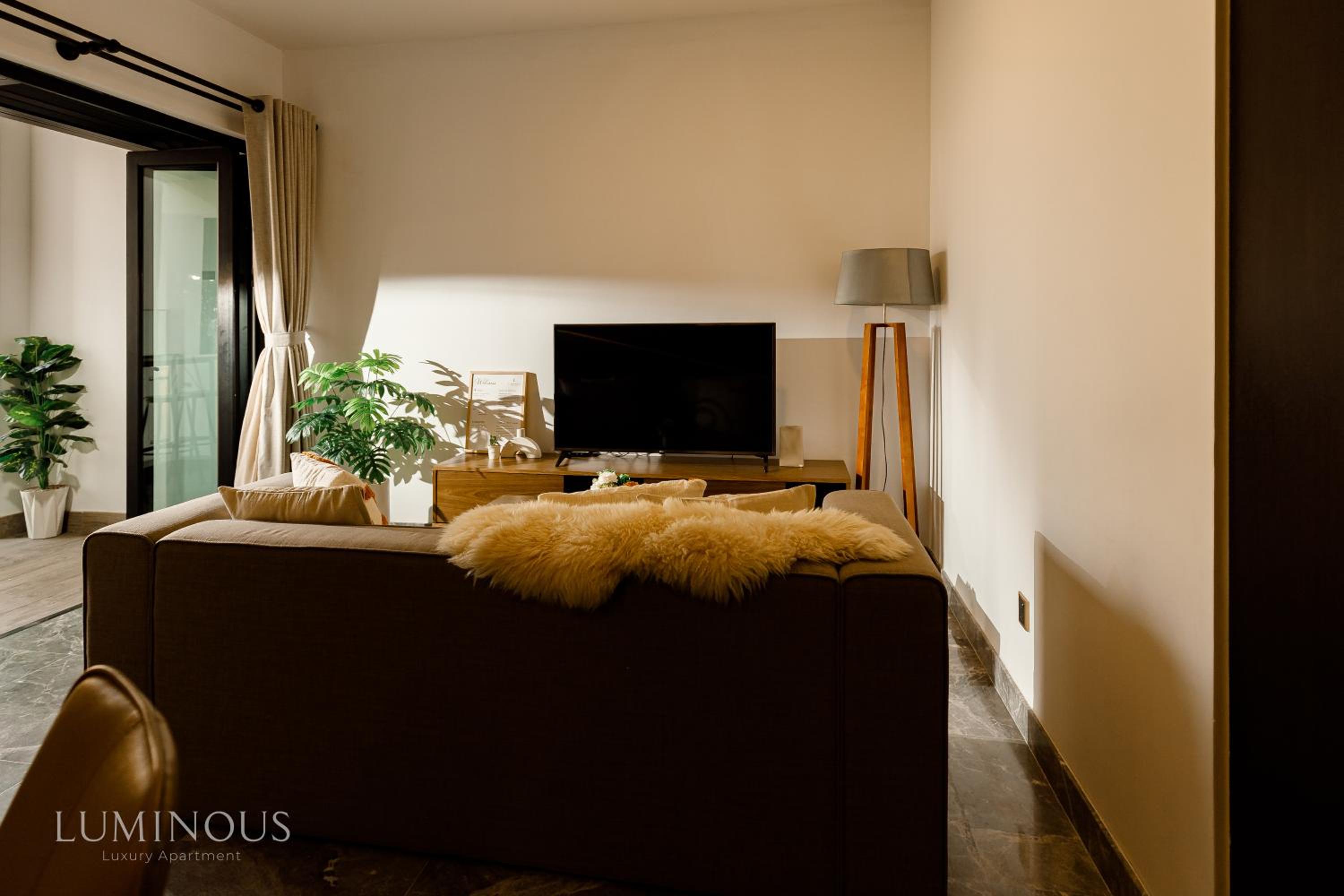Modern District 1 2BR&3BR D1&Zenity apartment OUTDOOR Jacuzzi Pool