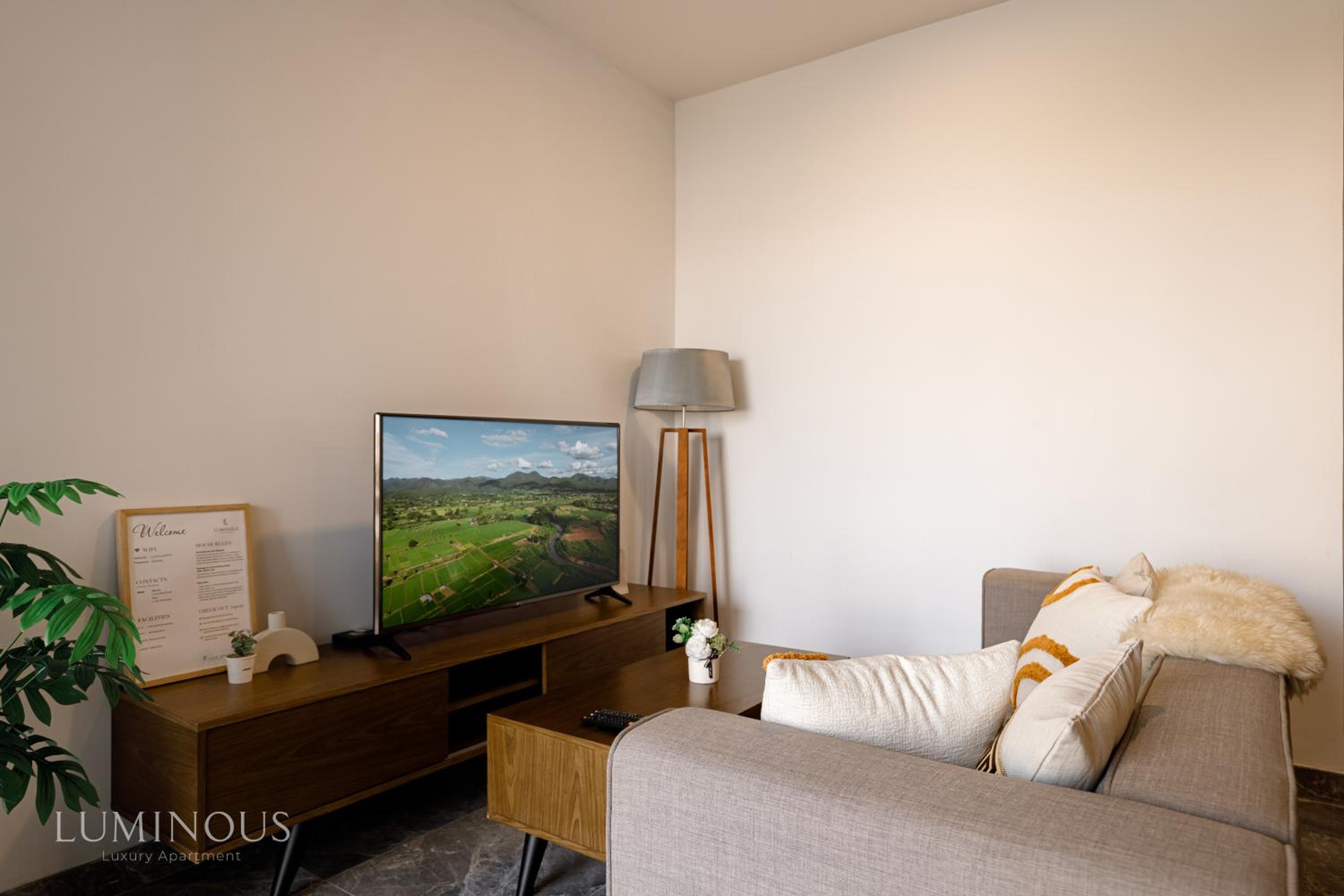 Modern District 1 2BR&3BR D1&Zenity apartment OUTDOOR Jacuzzi Pool