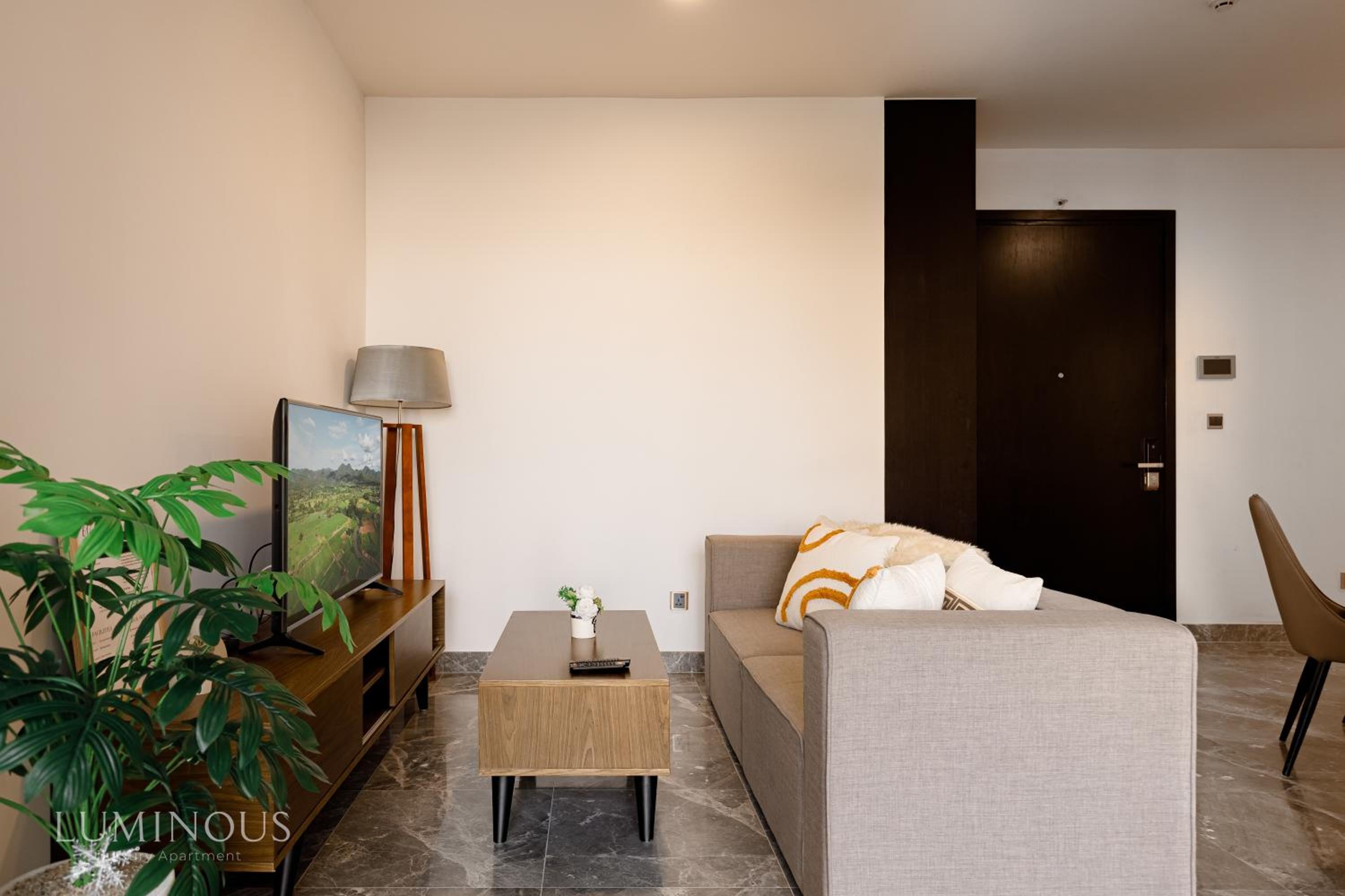 Modern District 1 2BR&3BR D1&Zenity apartment OUTDOOR Jacuzzi Pool