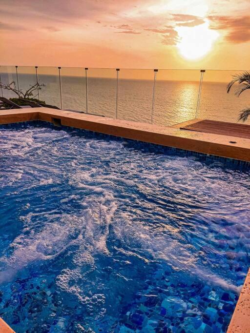 Hermoso apartamento con vista al mar
