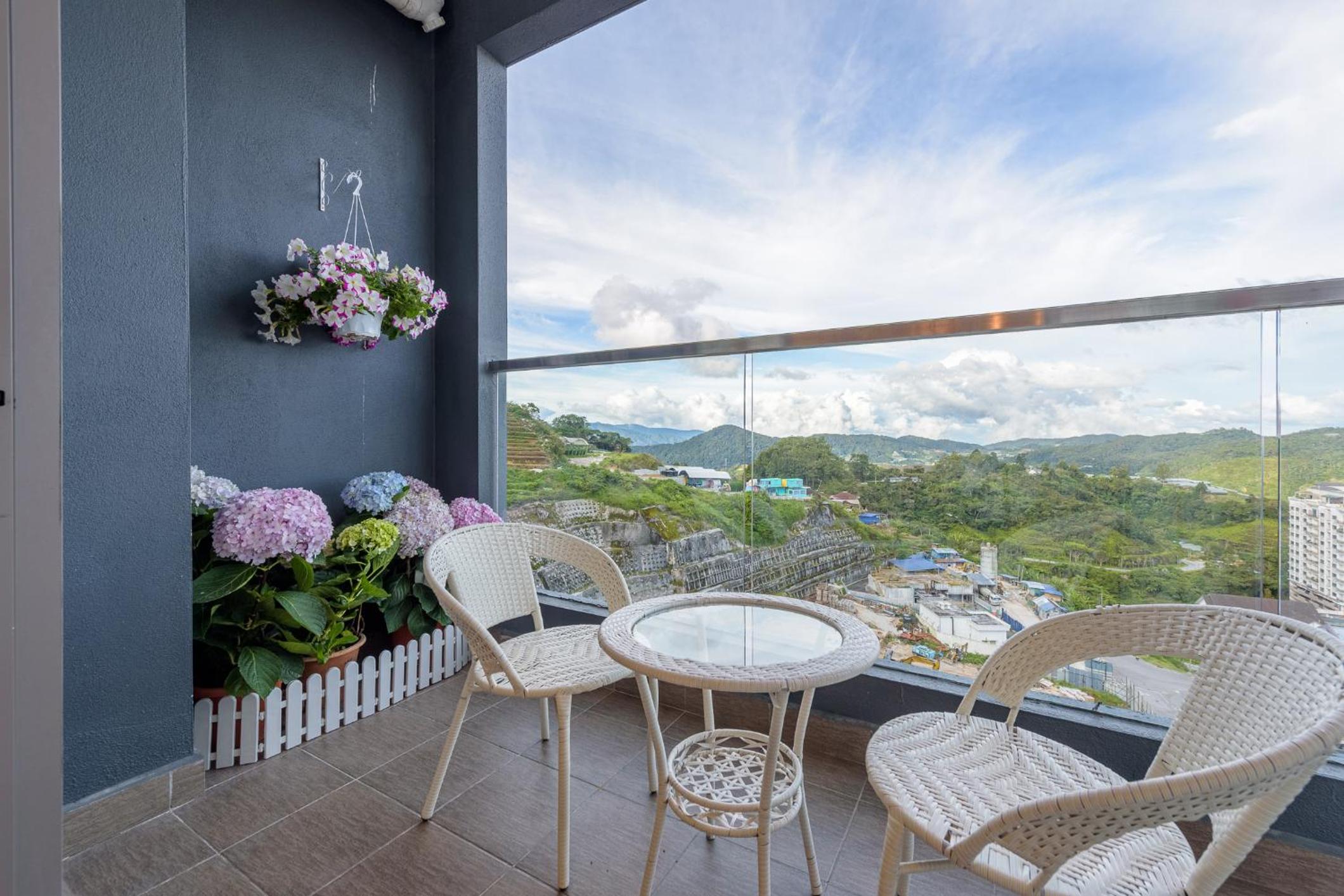 Serene French Family Retreat with Sunrise View photo 7