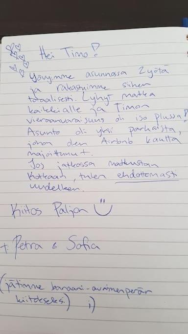 Kurren tupa linnunlaulun keskellä, saunomismahdollisuus