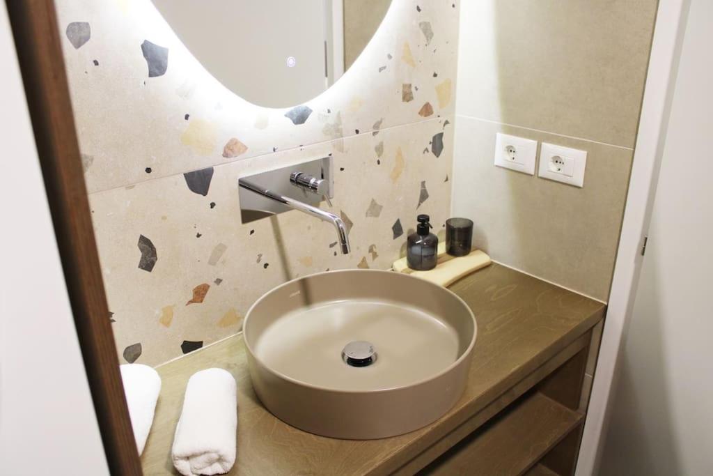 Luxury Apartment With King-Size Bed and Fast Wi-Fi
