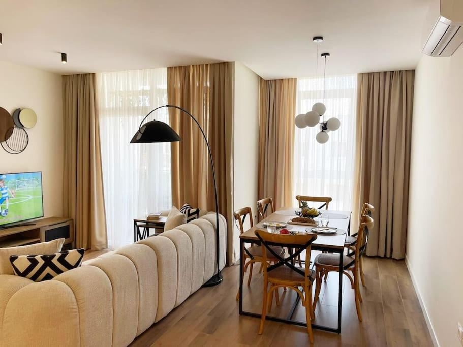 Luxury Apartment With King-Size Bed and Fast Wi-Fi