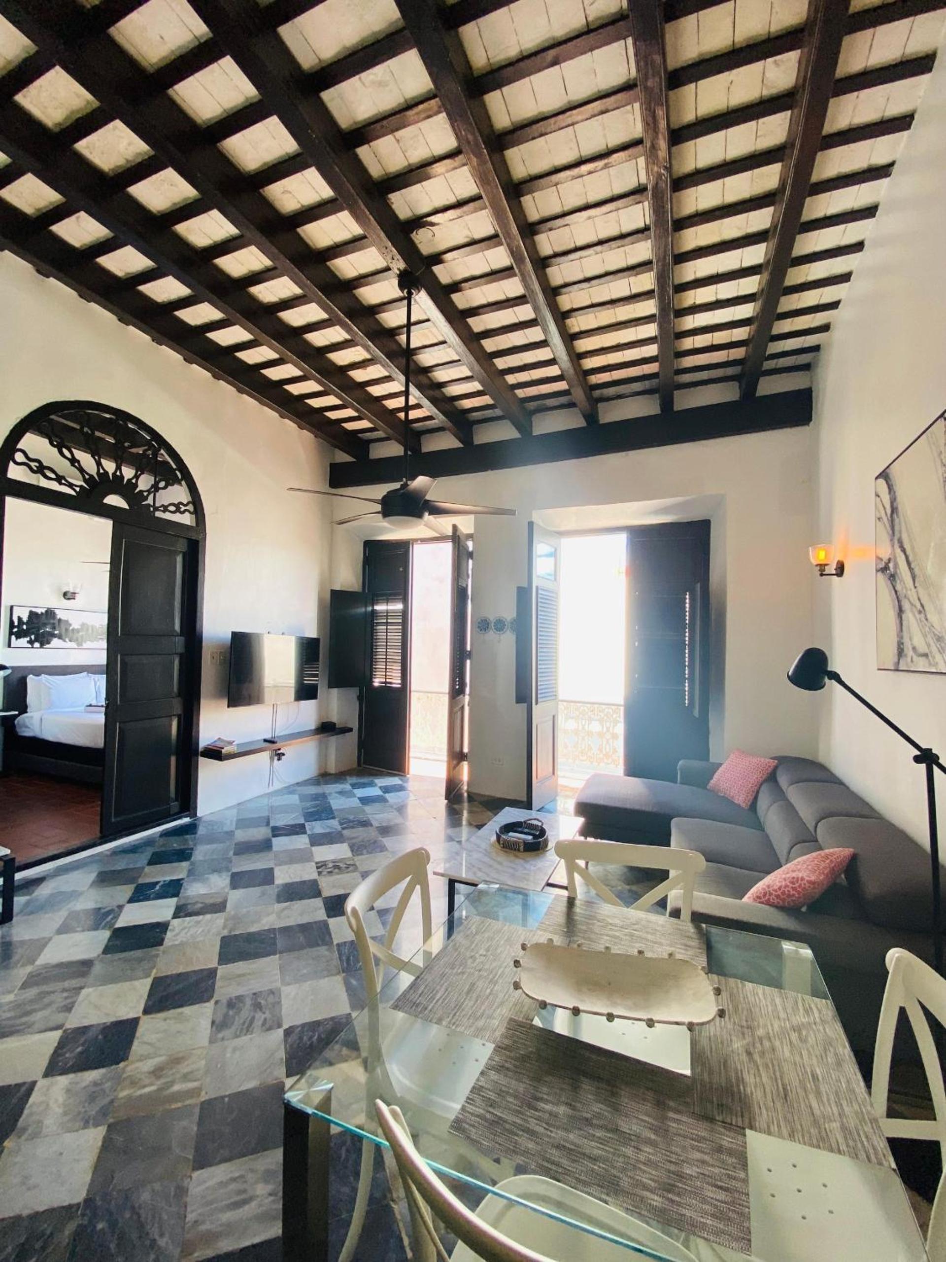 Colonial Apt with Balcony in OSJ Next to San Sebastian APT 3 view 2