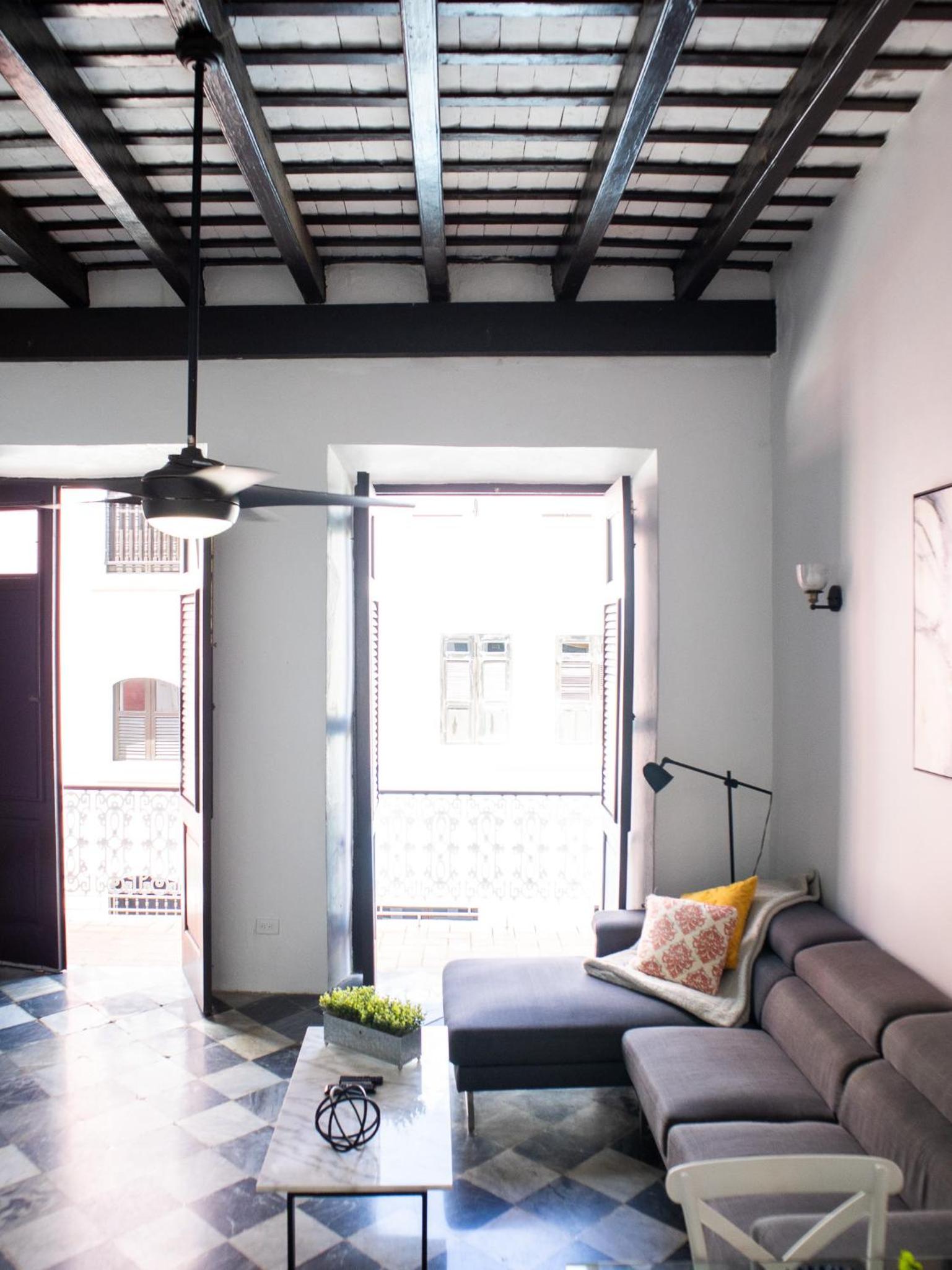 Colonial Apt with Balcony in OSJ Next to San Sebastian APT 3 view 3