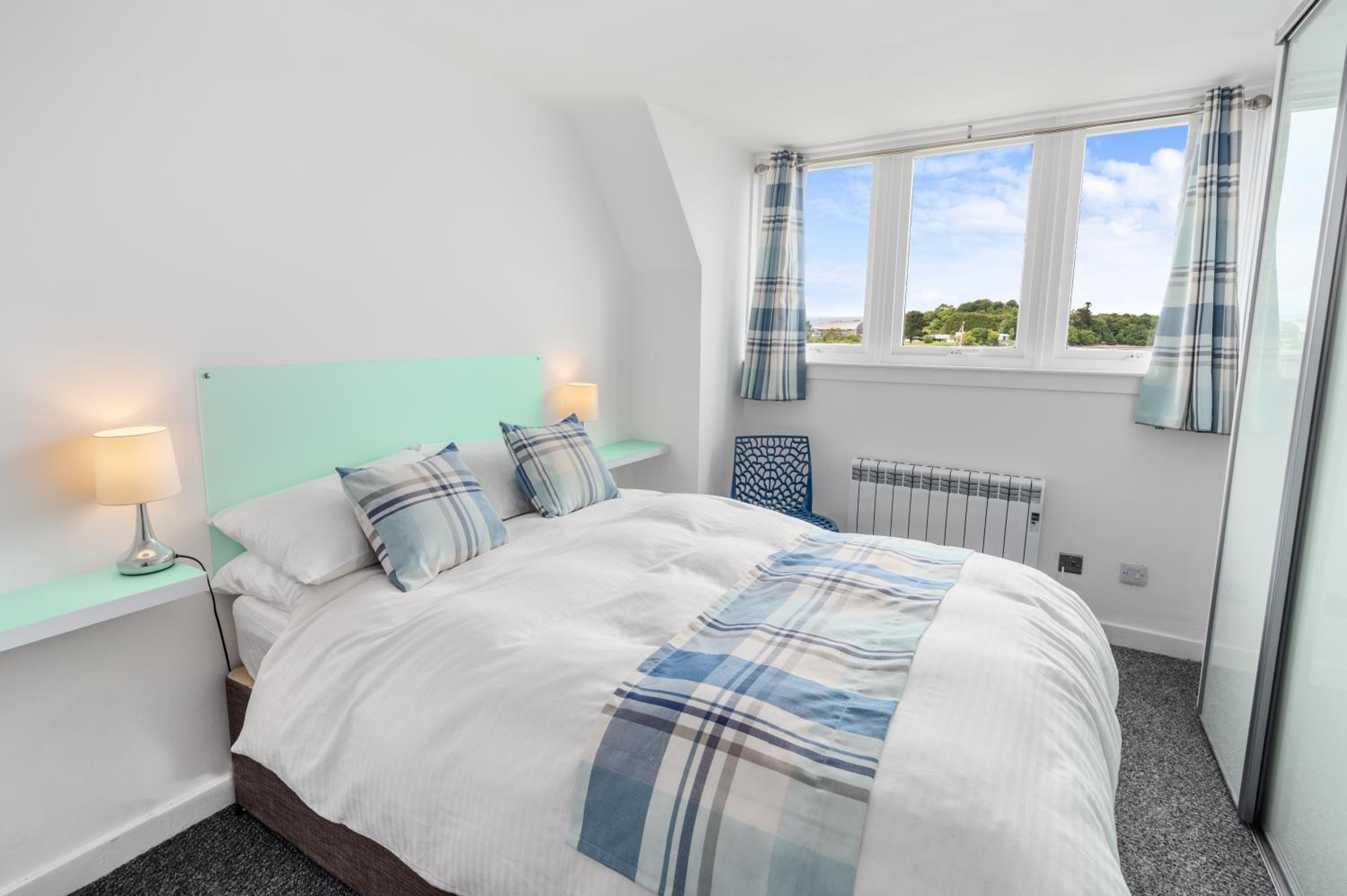 Shoreline Cottage - Historic Castle & Bay Views view 5