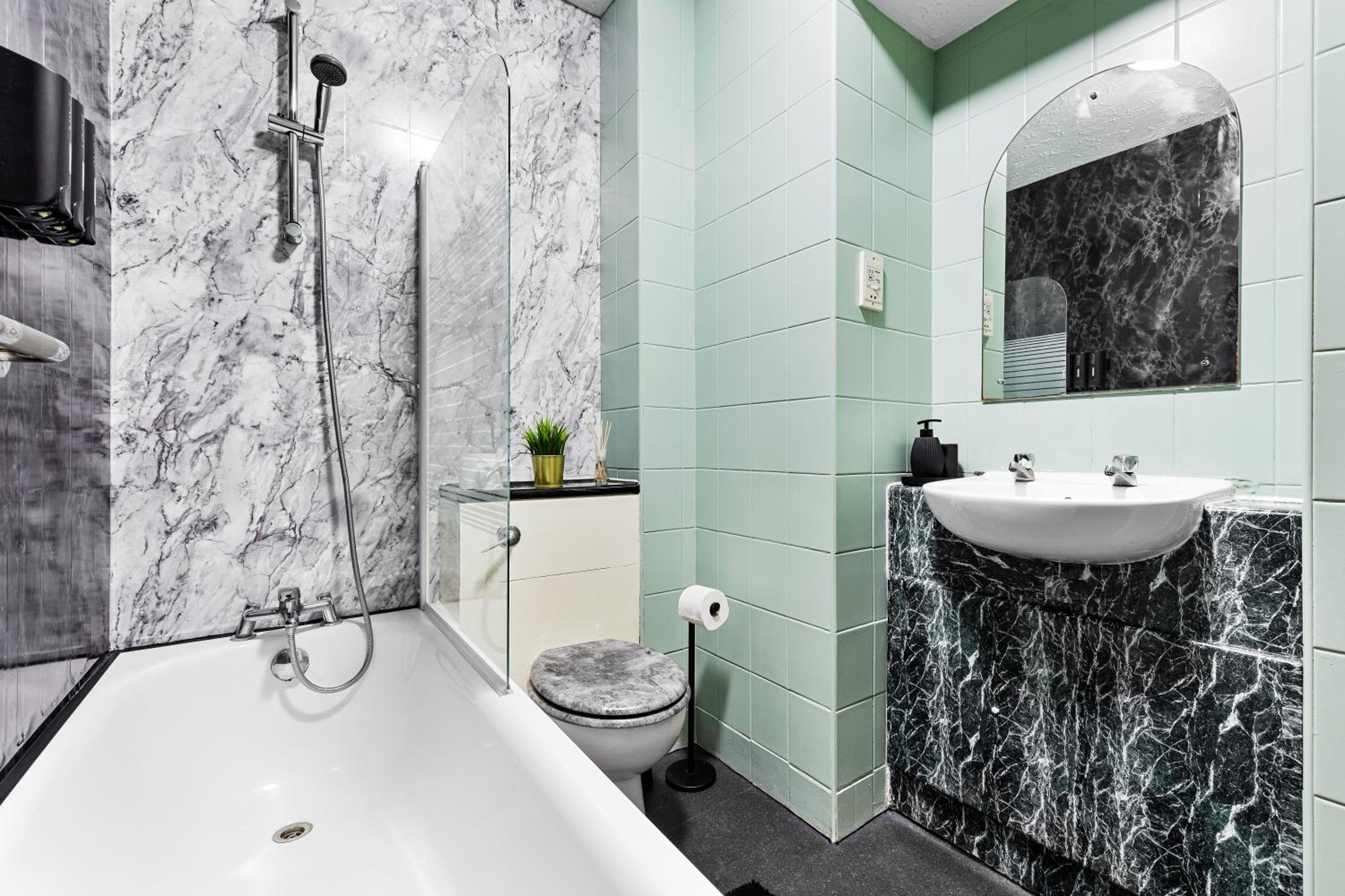 Elegant & Cozy FBS Downtown Flat