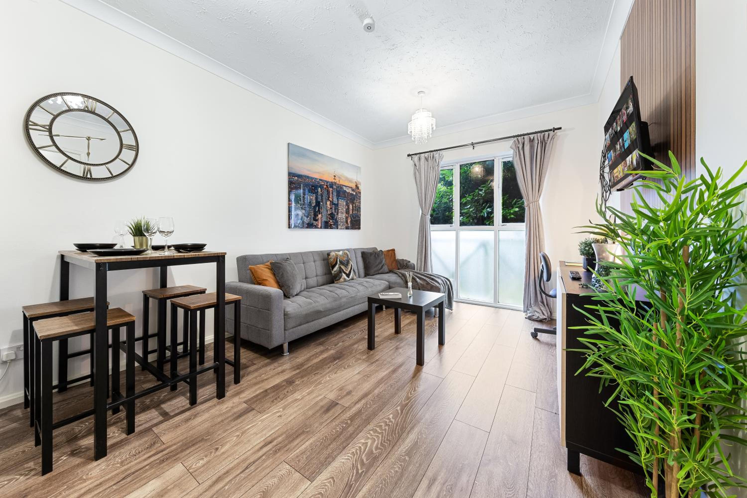 Elegant & Cozy FBS Downtown Flat