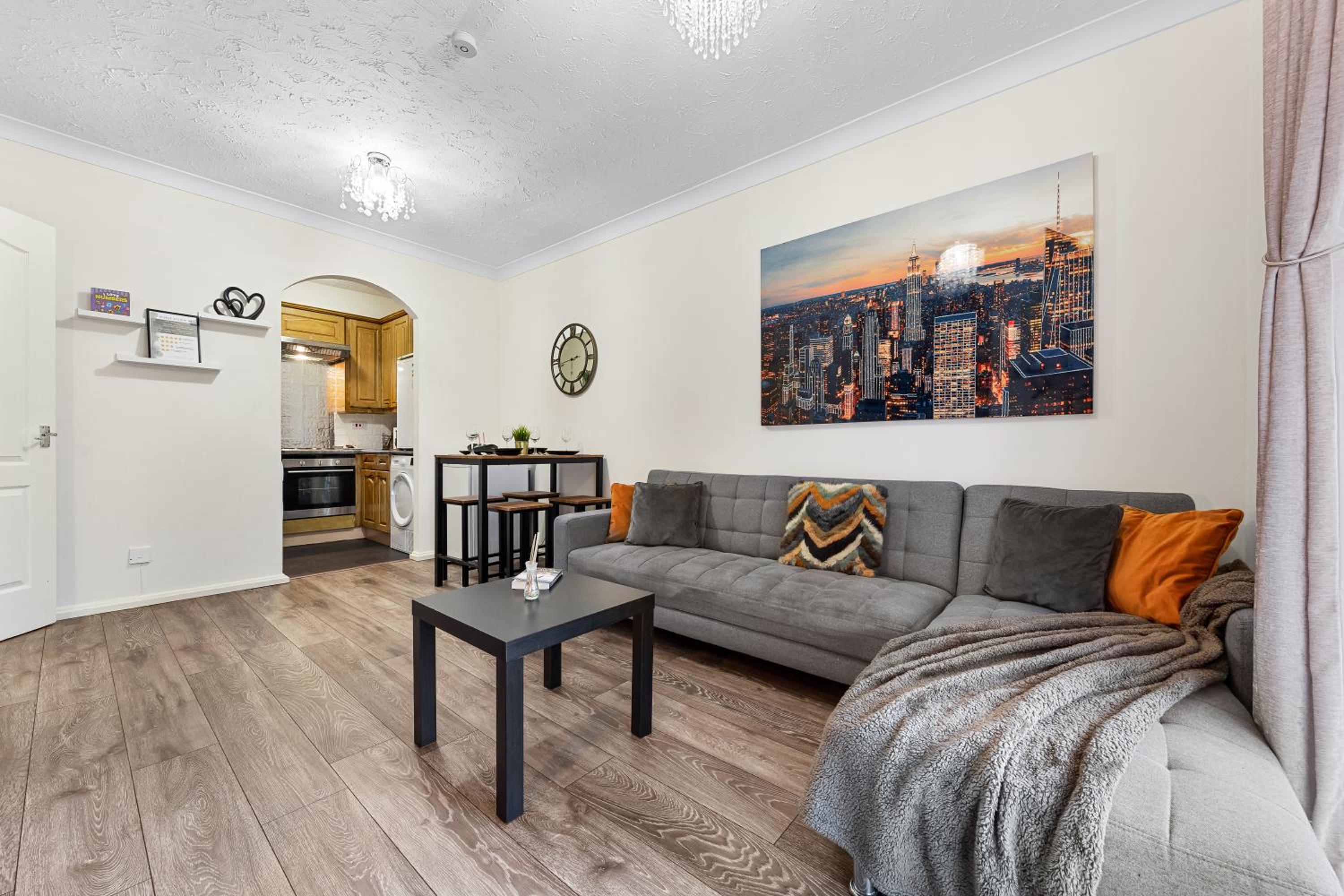 Elegant & Cozy FBS Downtown Flat