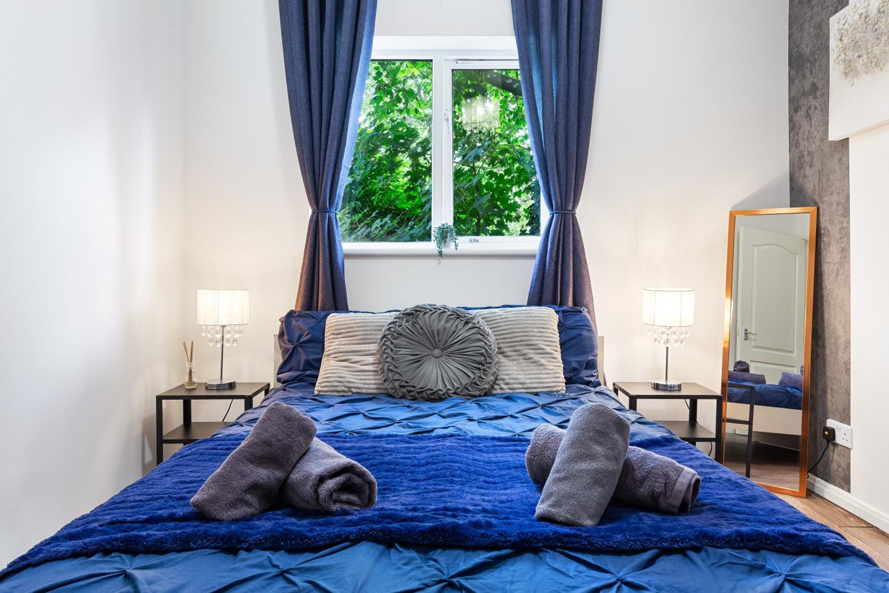 Elegant & Cozy FBS Downtown Flat