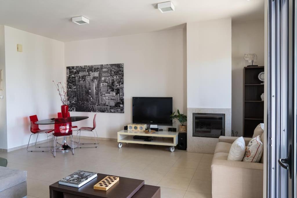 Maisonette with Exclusive Private Parking