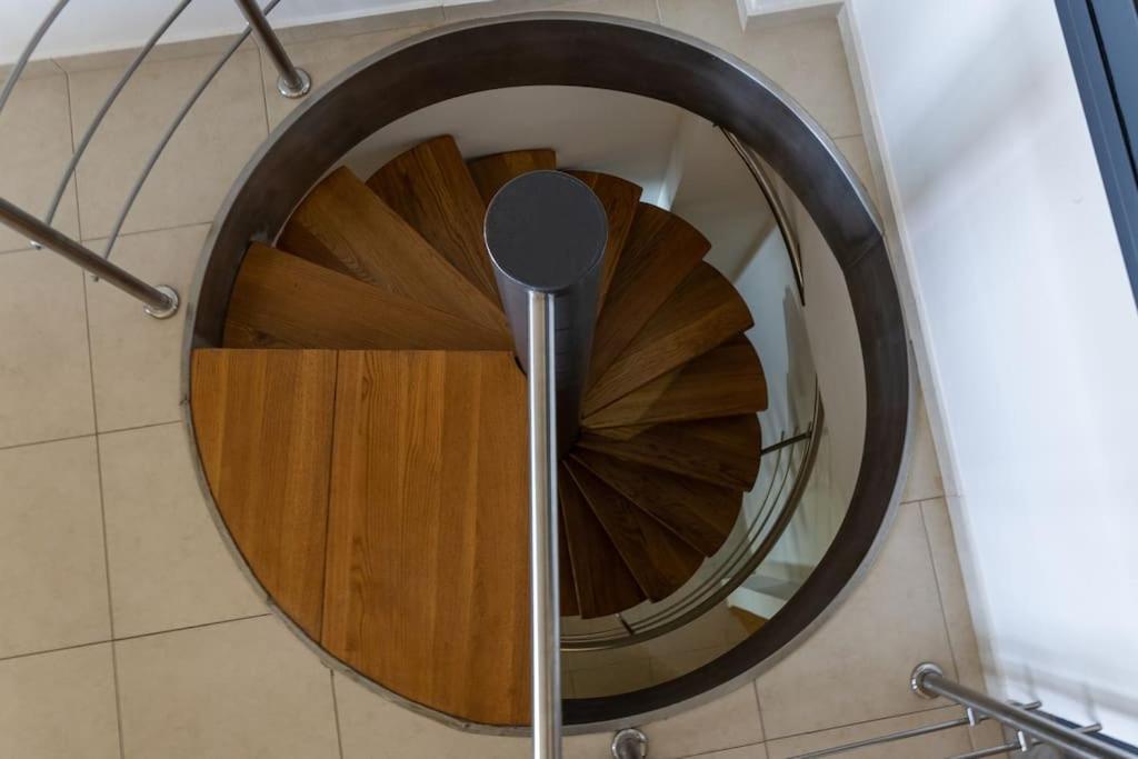 Maisonette with Exclusive Private Parking