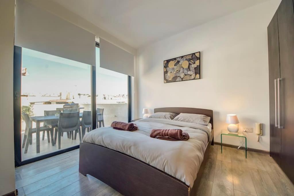 Modern Penthouse Near Gzira Seafront
