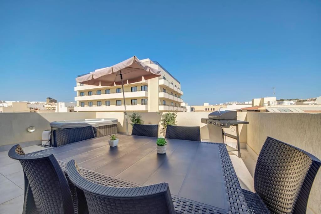 Modern Penthouse Near Gzira Seafront