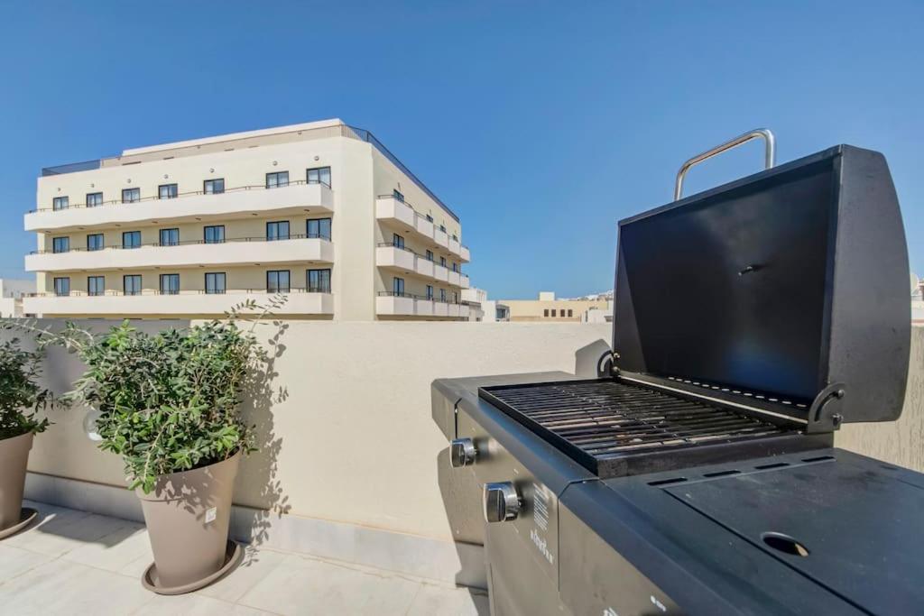 Modern Penthouse Near Gzira Seafront