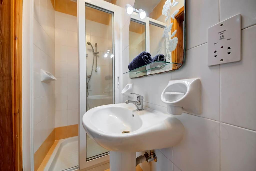 Modern Penthouse Near Gzira Seafront