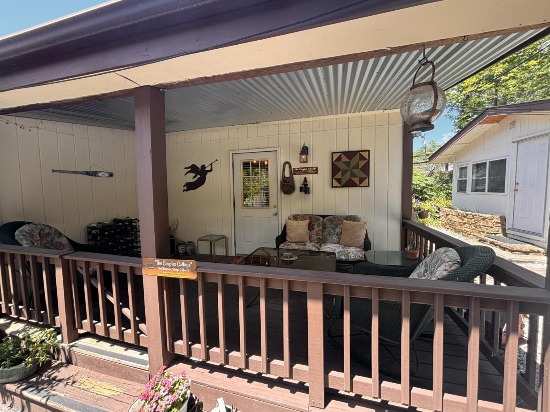 The Iris Garden Downtown Cottages and Suites view 3