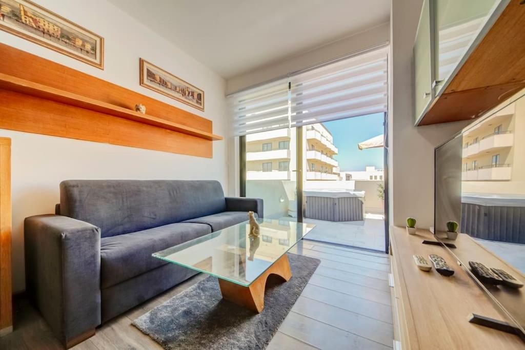 Modern Penthouse Near Gzira Seafront