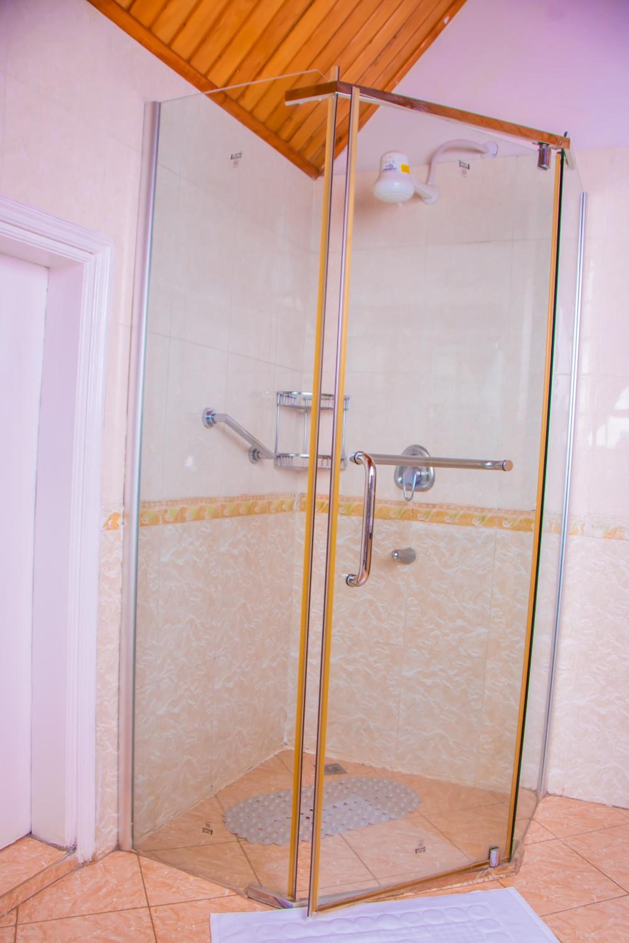 Fstar Luxury penthouse 2 bedroom plus servant quarter view 2