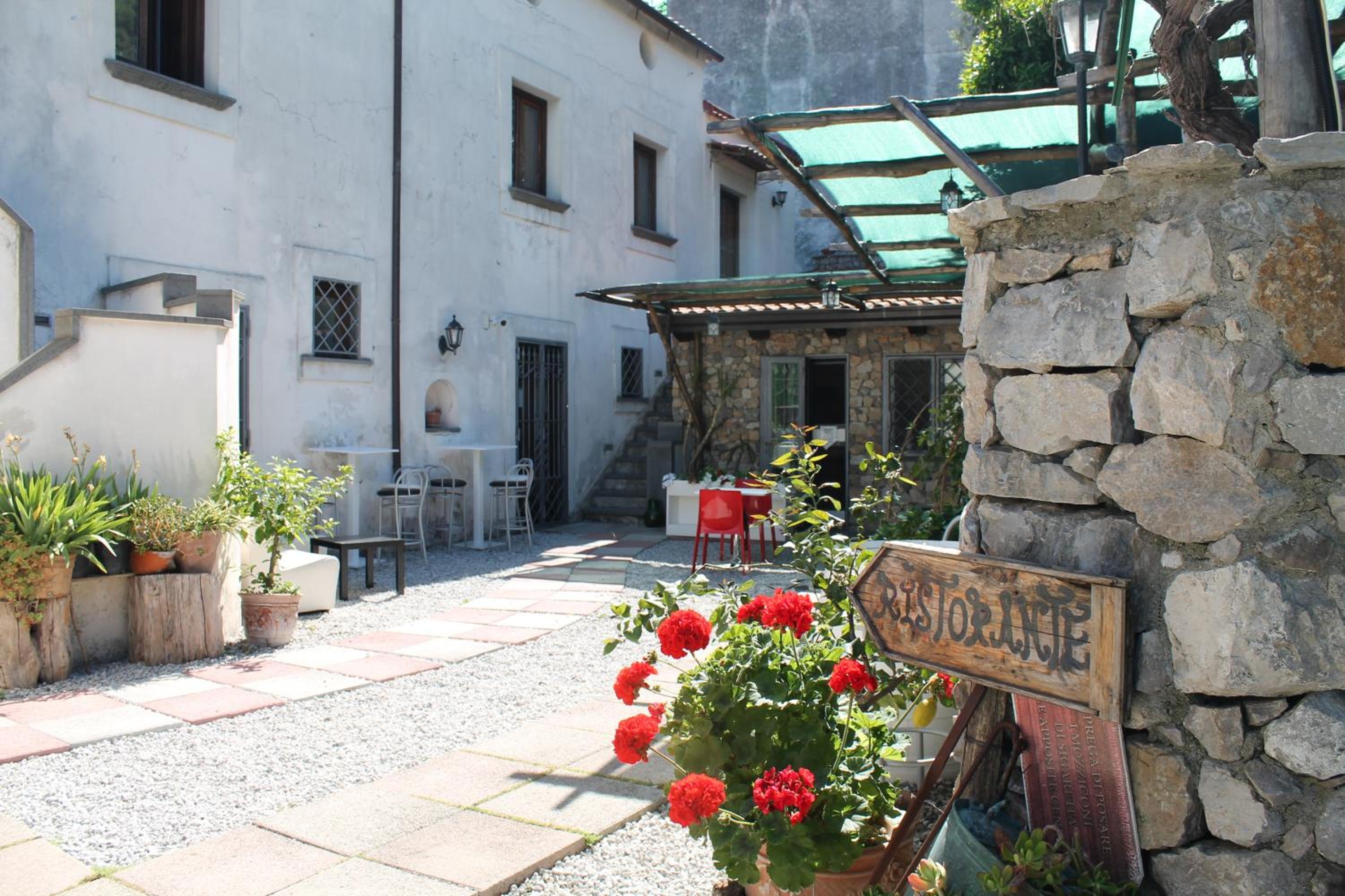 Comfortable apartment in Gragnano 45 m² with quiet balcony view 4