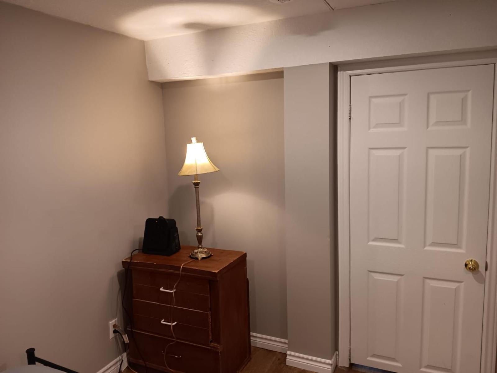 Kitchener Homestay Downtown Vibes - Restaurants & Shopping