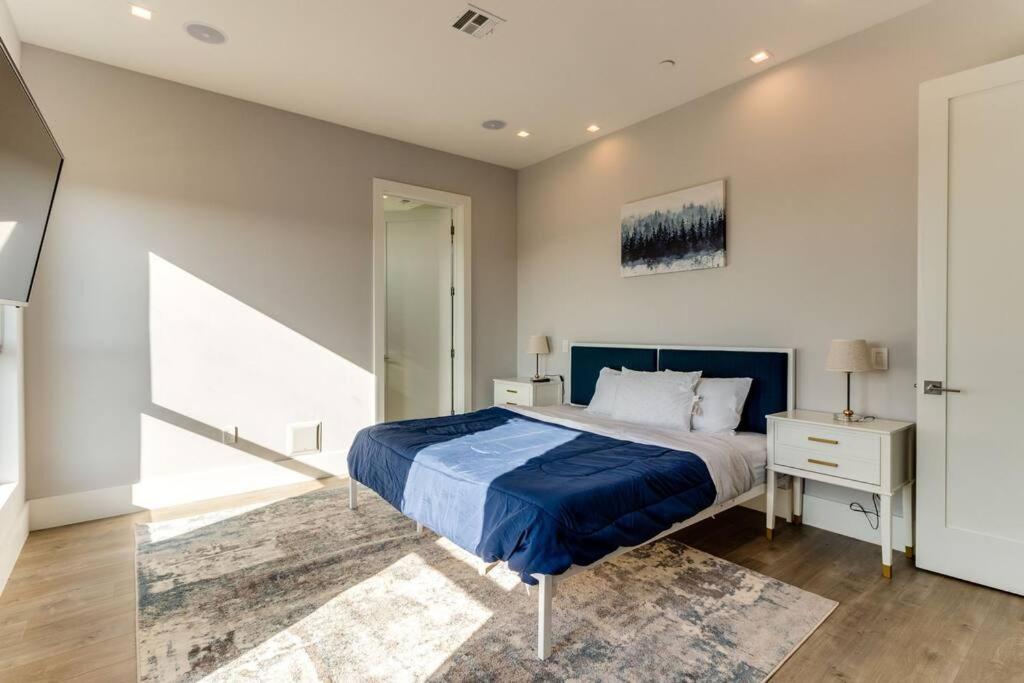 Modern 4 Bedroom Masterpiece With Rooftop Deck