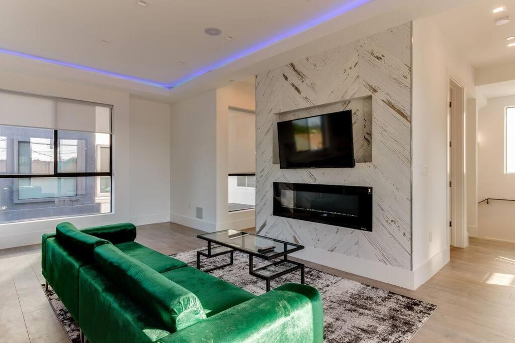 Modern 4 Bedroom Masterpiece With Rooftop Deck