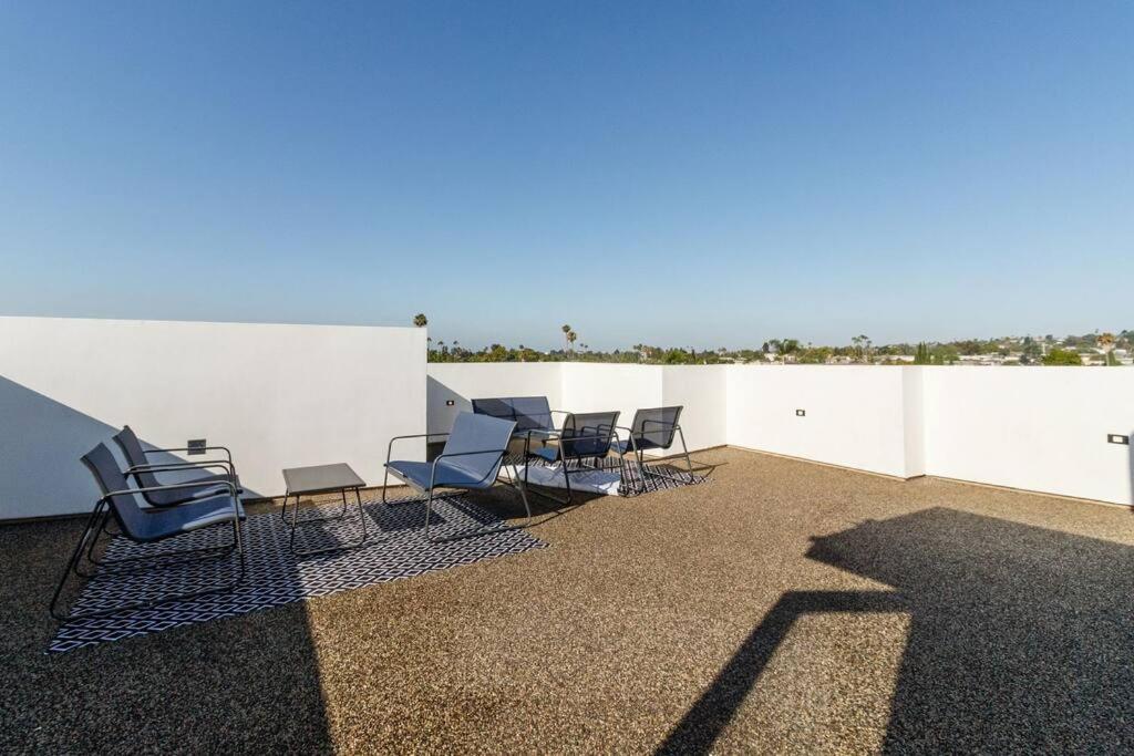 Modern 4 Bedroom Masterpiece With Rooftop Deck