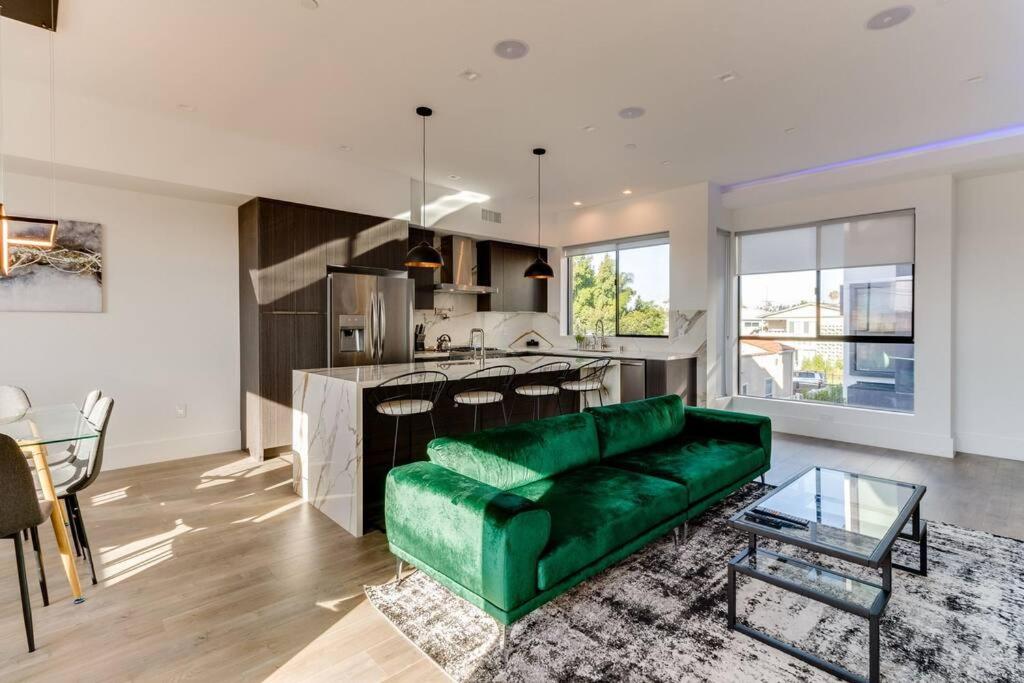 Modern 4 Bedroom Masterpiece With Rooftop Deck