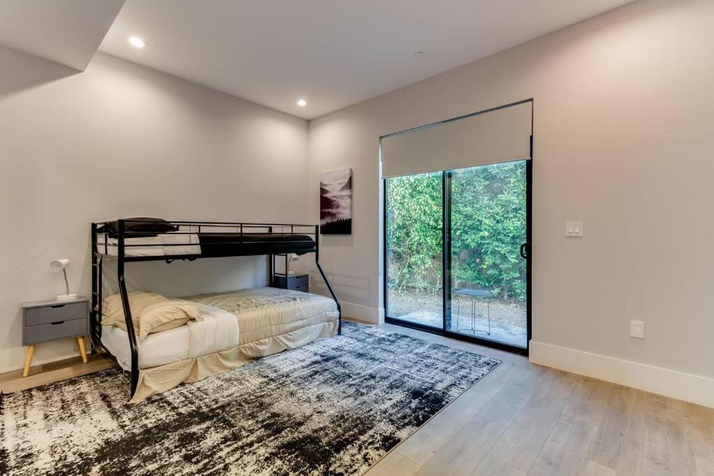 Modern 4 Bedroom Masterpiece With Rooftop Deck