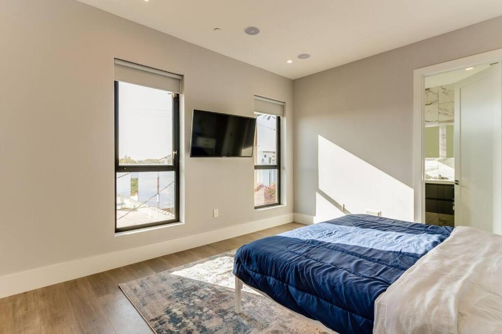 Modern 4 Bedroom Masterpiece With Rooftop Deck